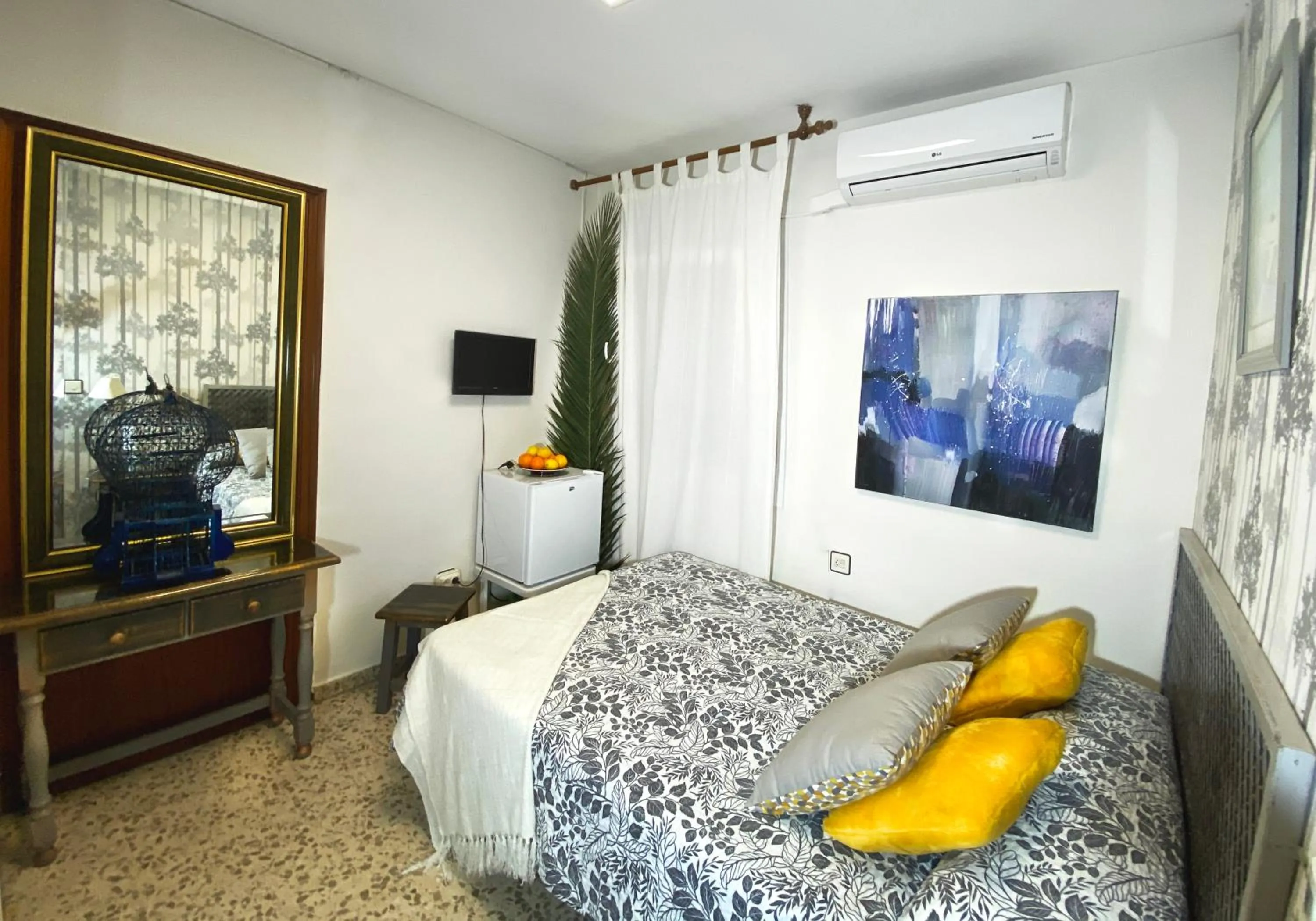 Photo of the whole room, Bed in Hostal Azahara