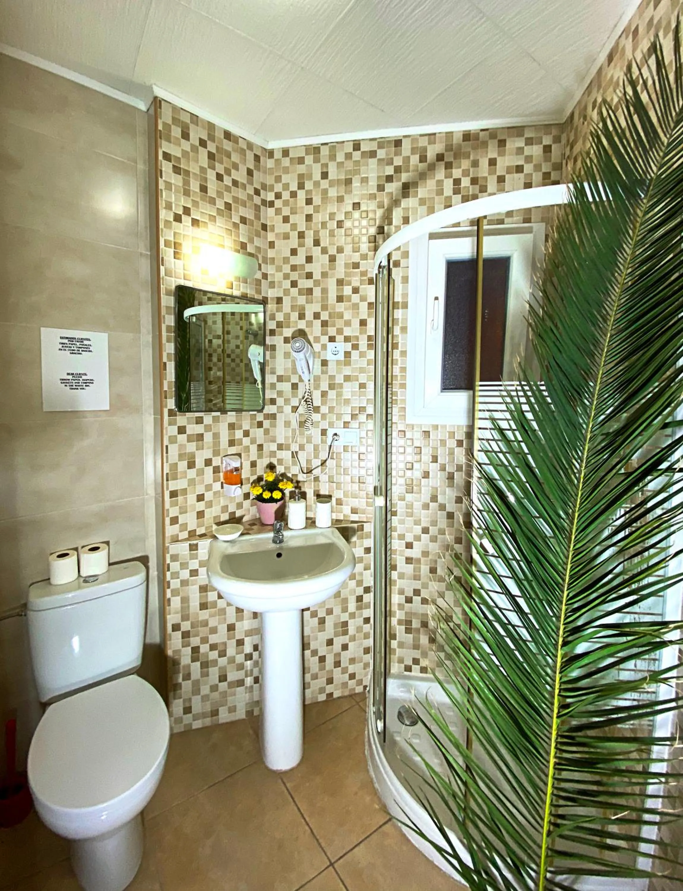 Bathroom in Hostal Azahara