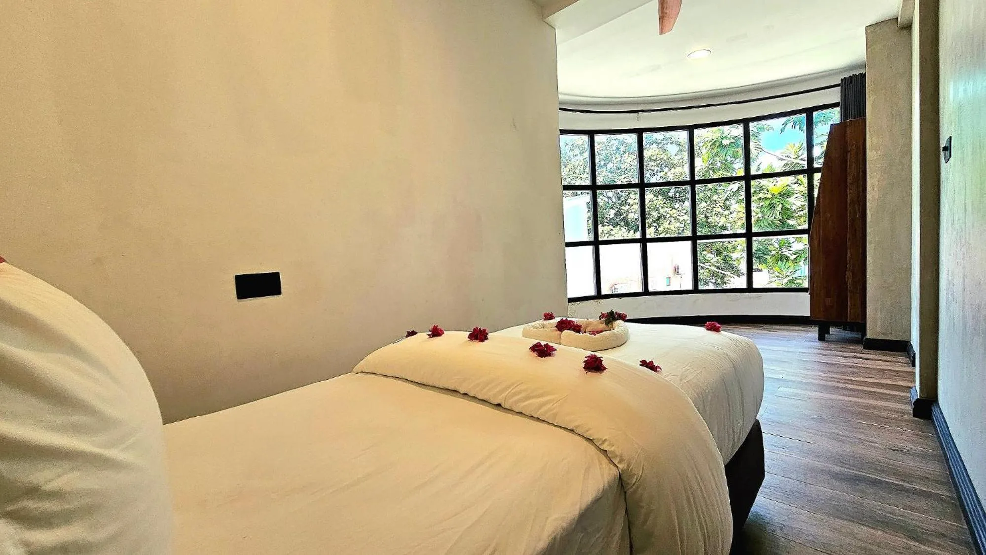 Bed in Dhigurah Cottage