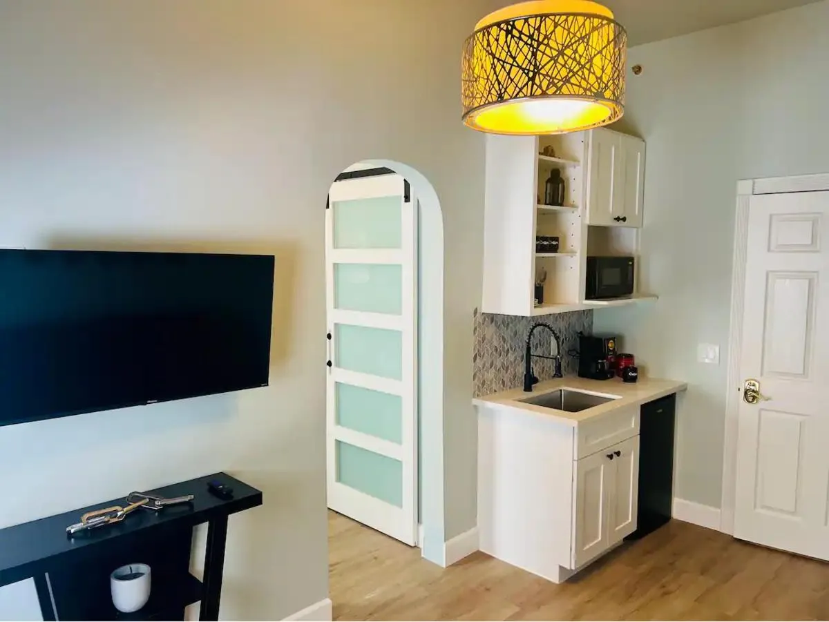 TV and multimedia in Somerset Hotel