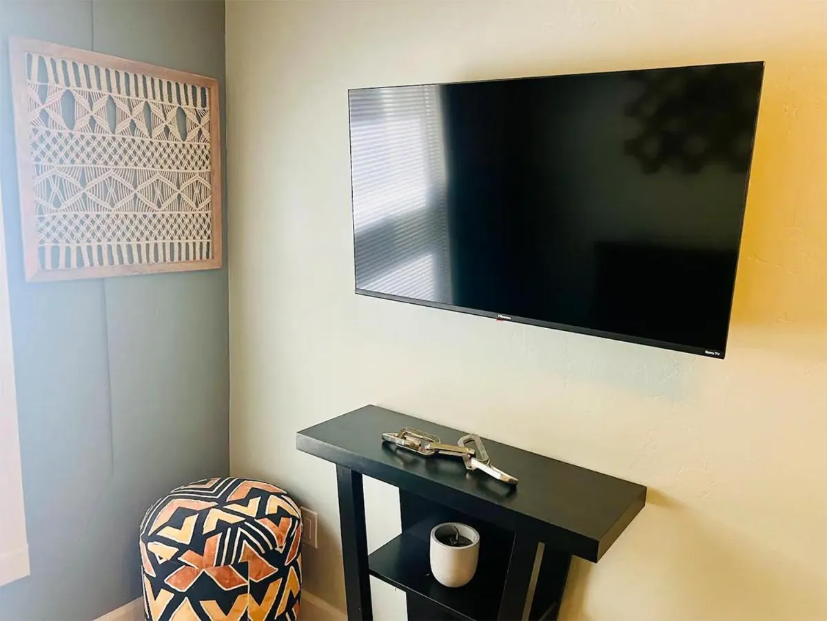 TV and multimedia in Somerset Hotel