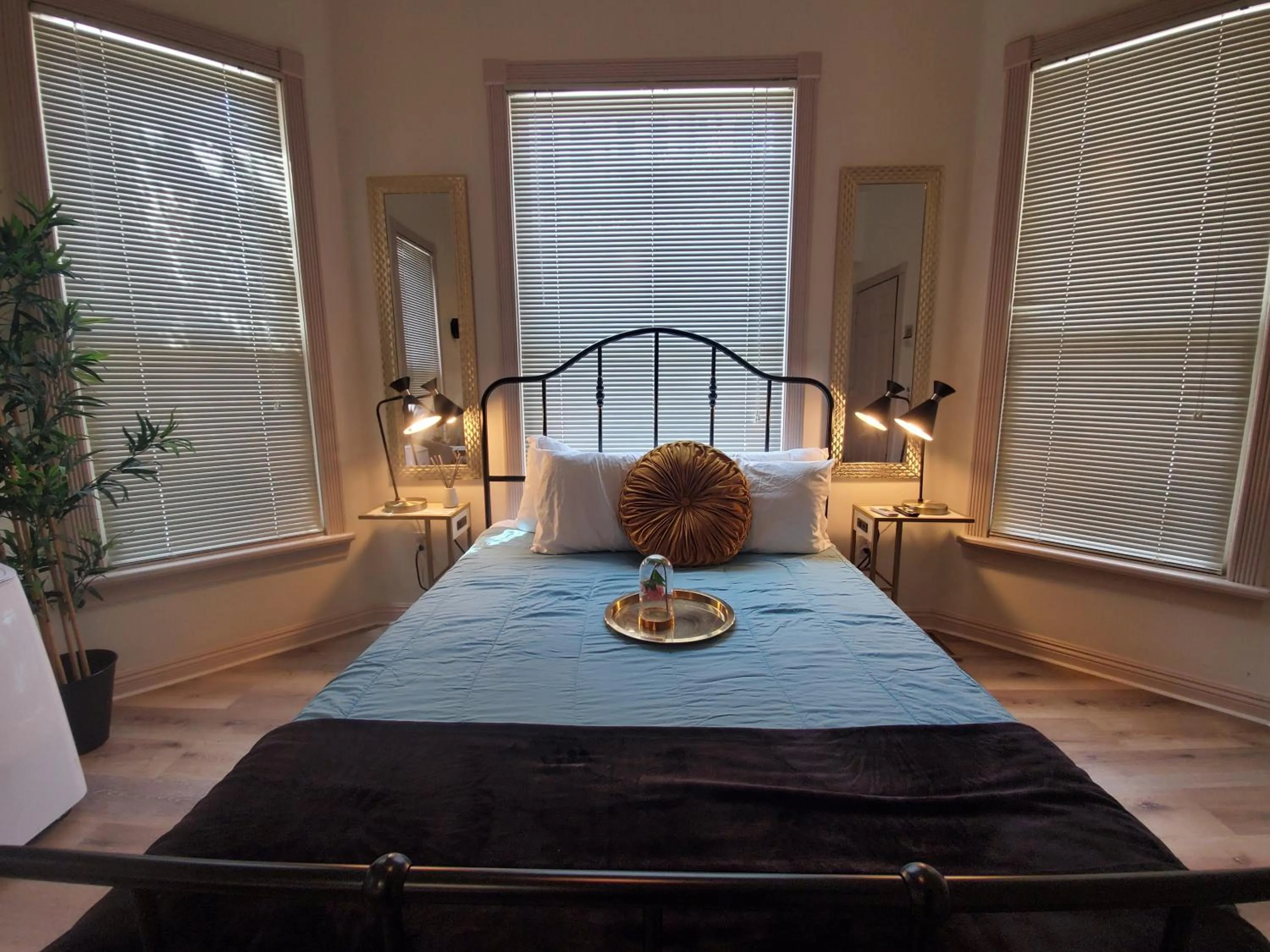 Photo of the whole room in Somerset Hotel