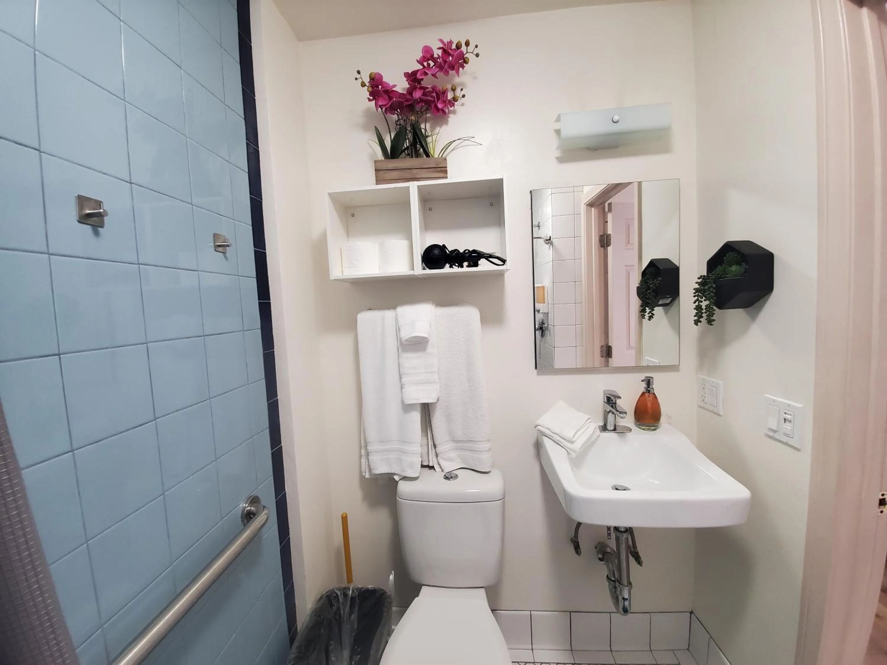 Toilet in Somerset Hotel