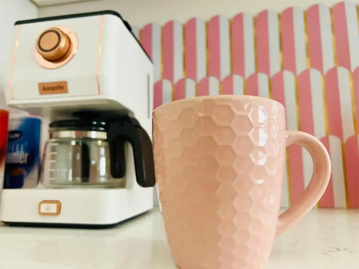 Coffee/tea facilities in Somerset Hotel