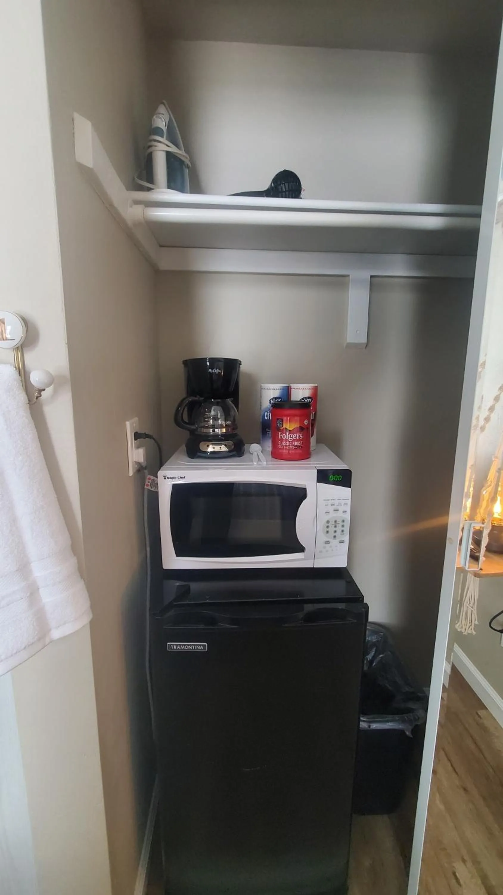 Coffee/tea facilities in Somerset Hotel