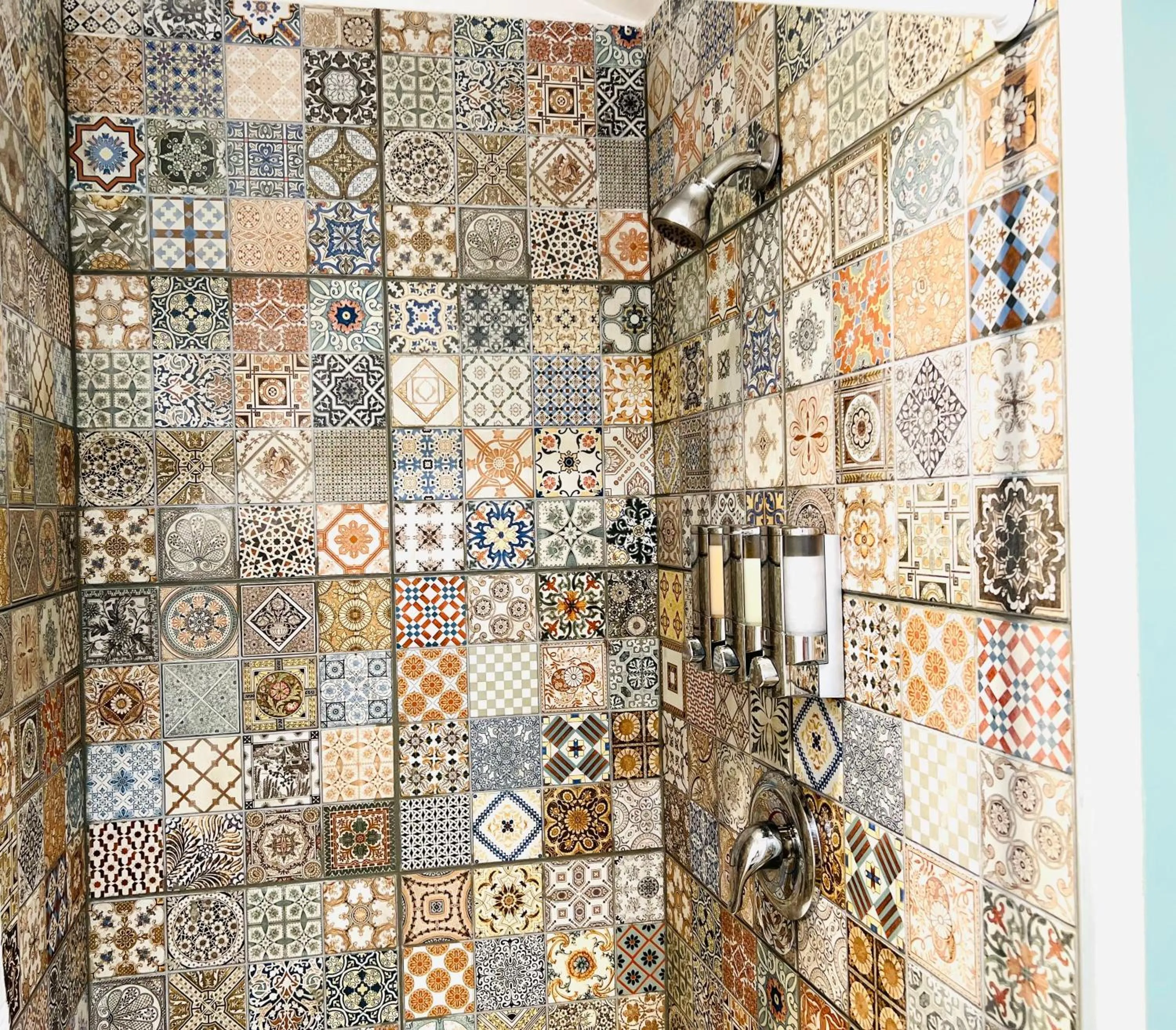 Shower in Somerset Hotel