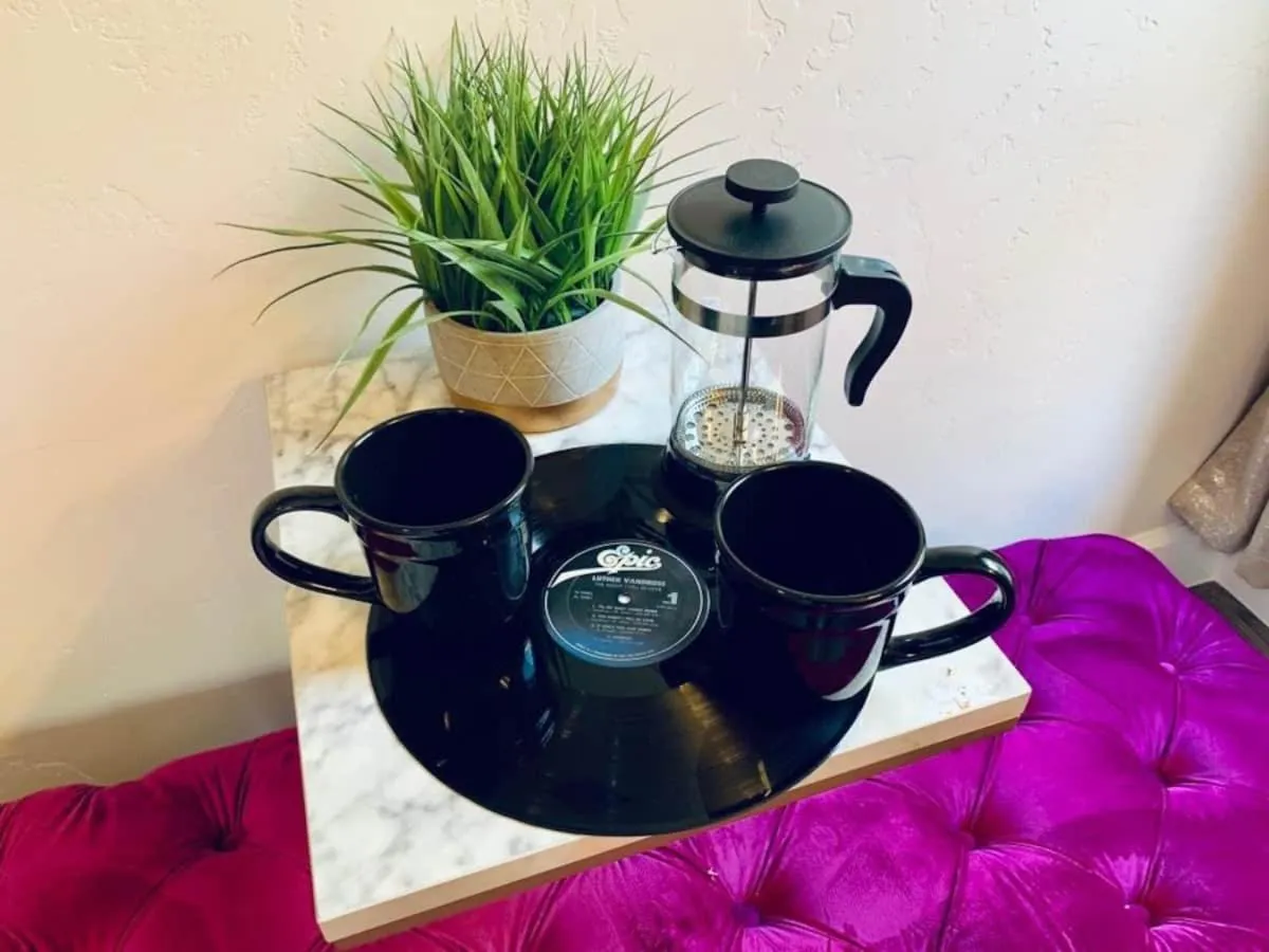 Coffee/tea facilities in Somerset Hotel