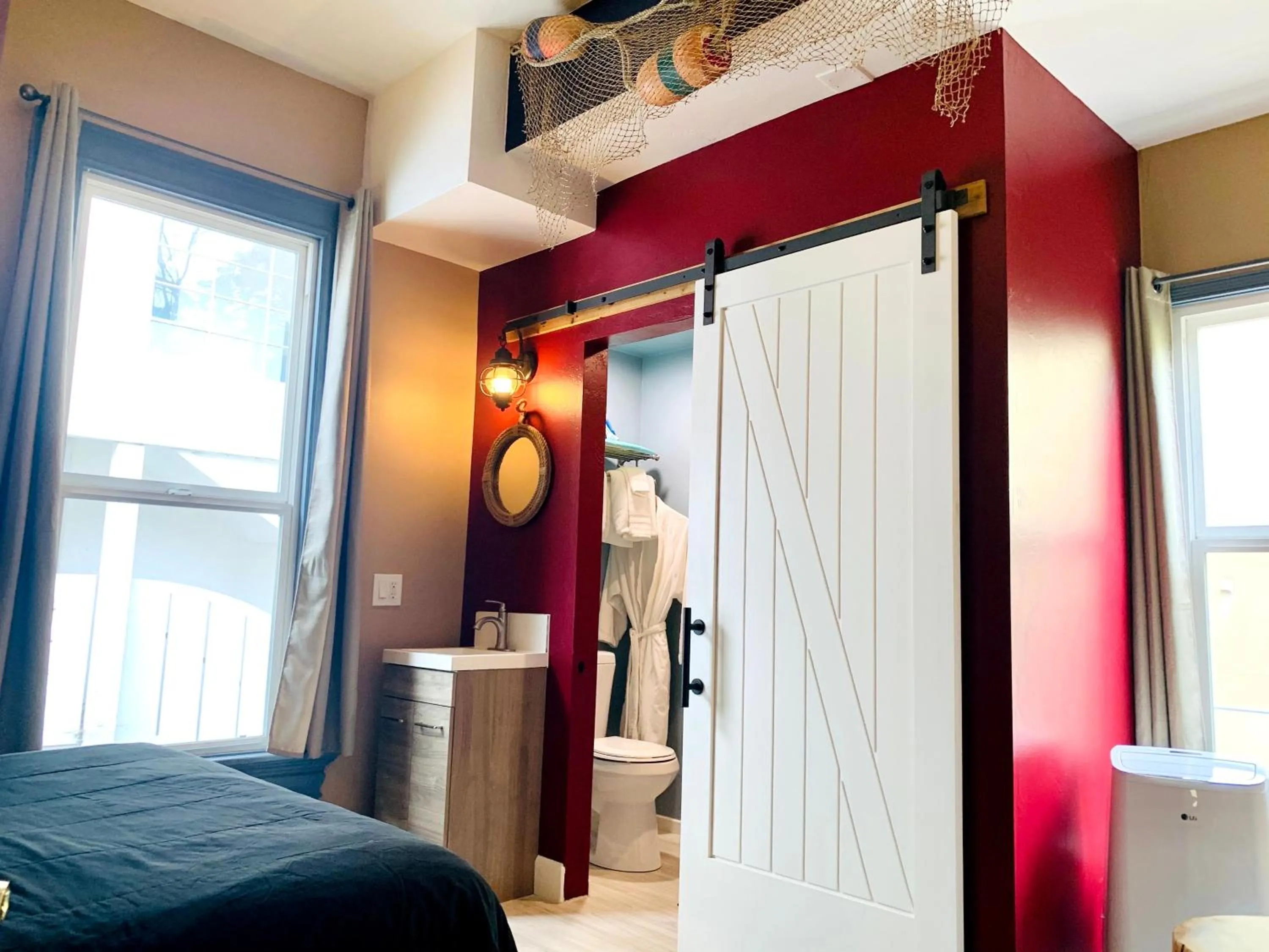 Toilet in Somerset Hotel