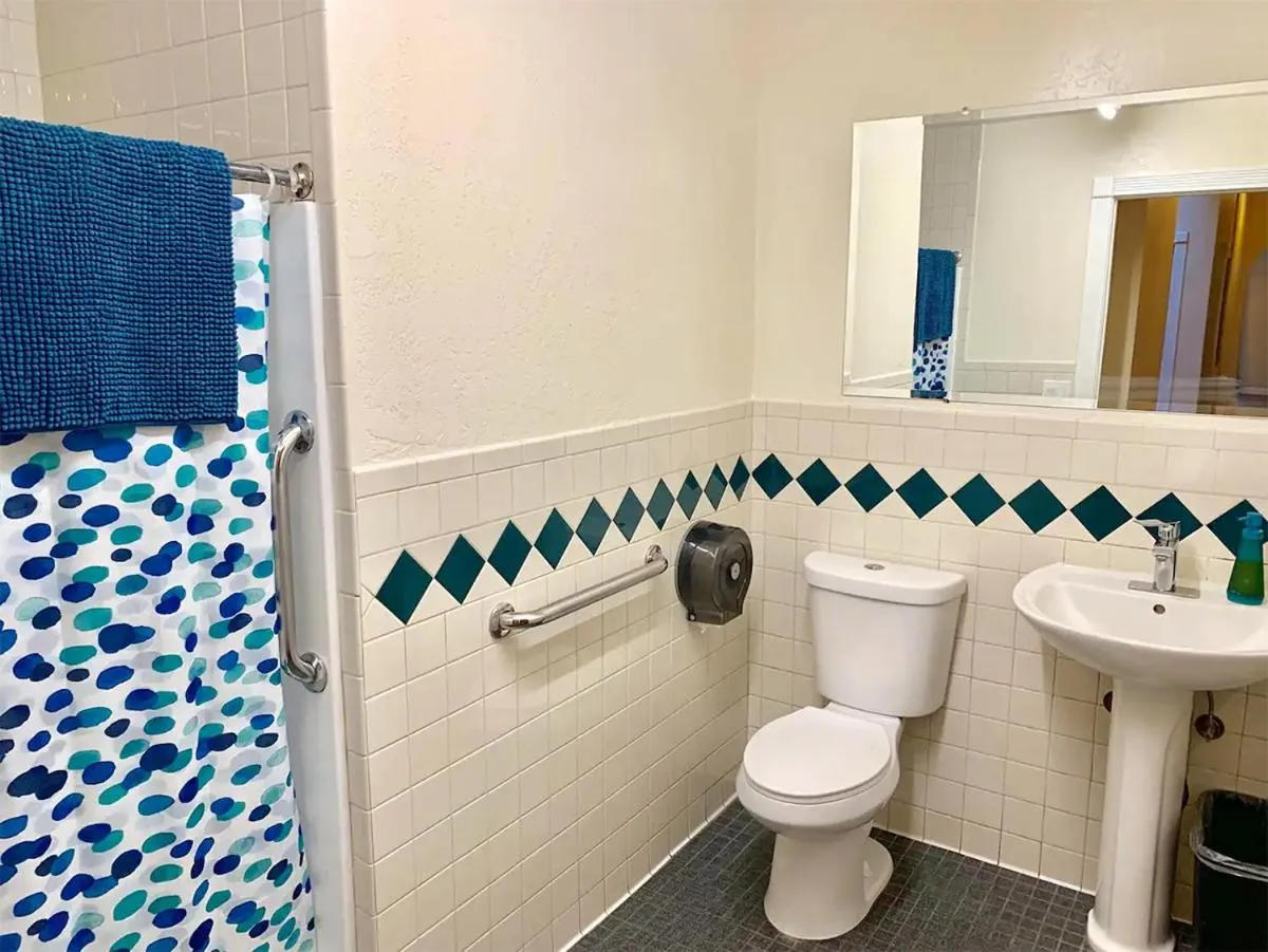 Toilet in Somerset Hotel