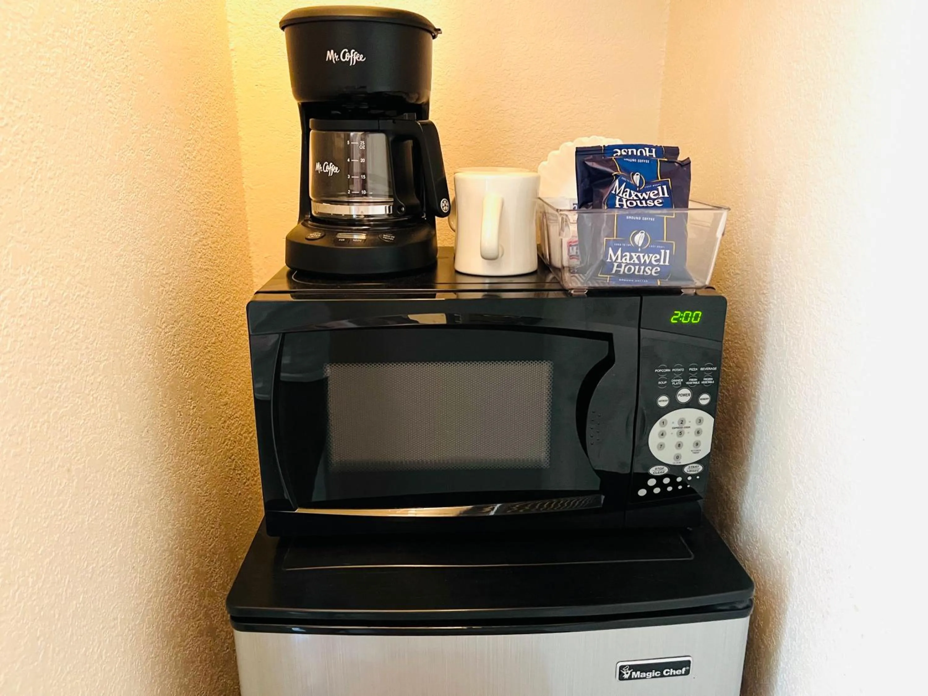 Coffee/tea facilities in Somerset Hotel