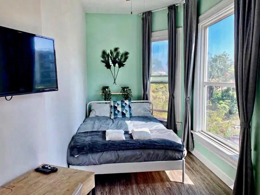 TV and multimedia in Somerset Hotel