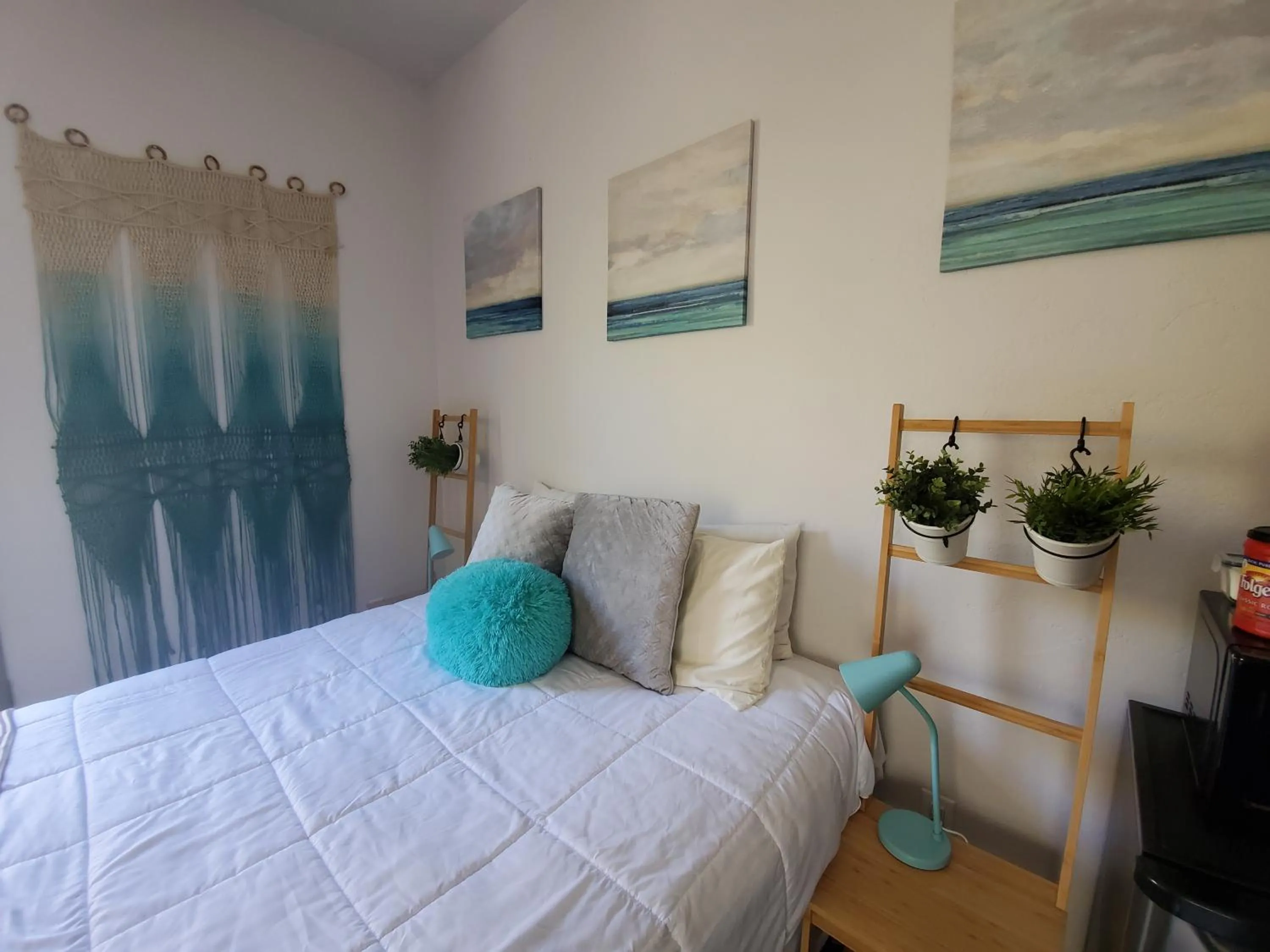 Photo of the whole room in Somerset Hotel