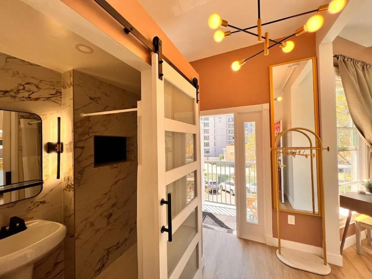 Bathroom in Somerset Hotel