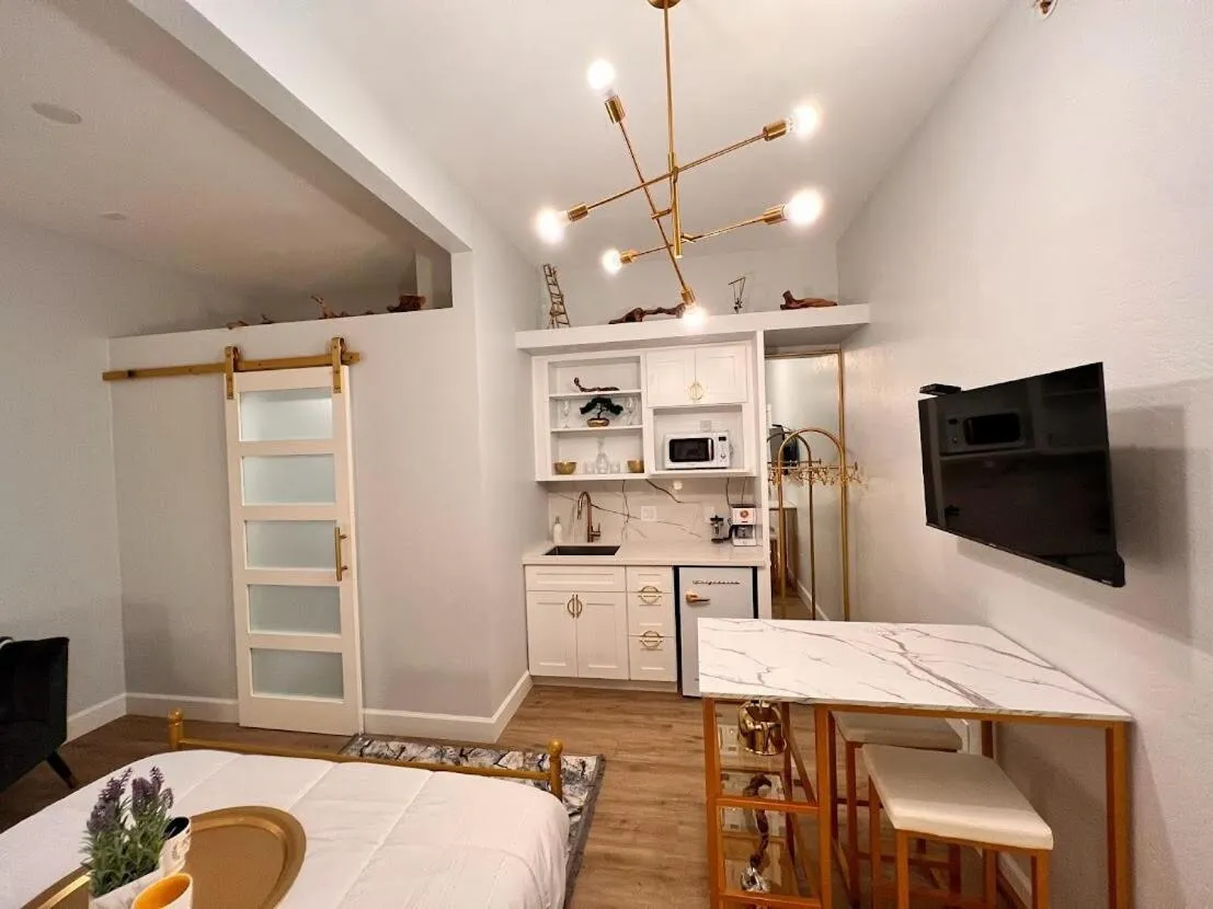 TV and multimedia in Somerset Hotel