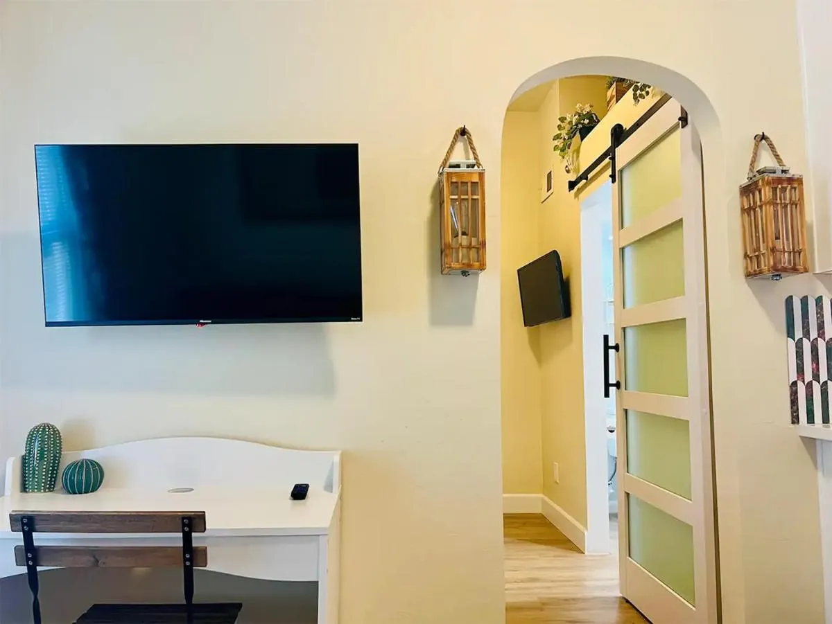 TV and multimedia in Somerset Hotel