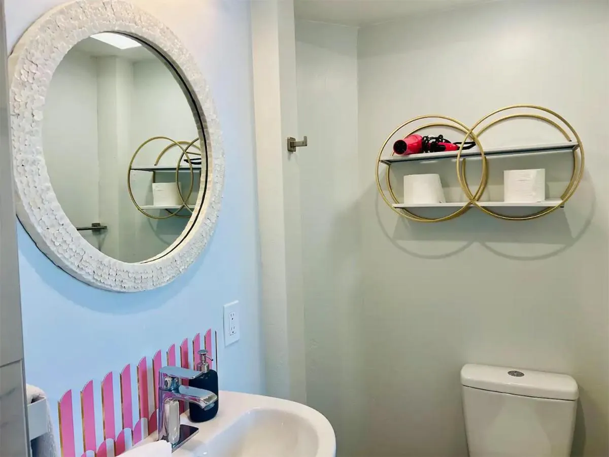 Toilet in Somerset Hotel