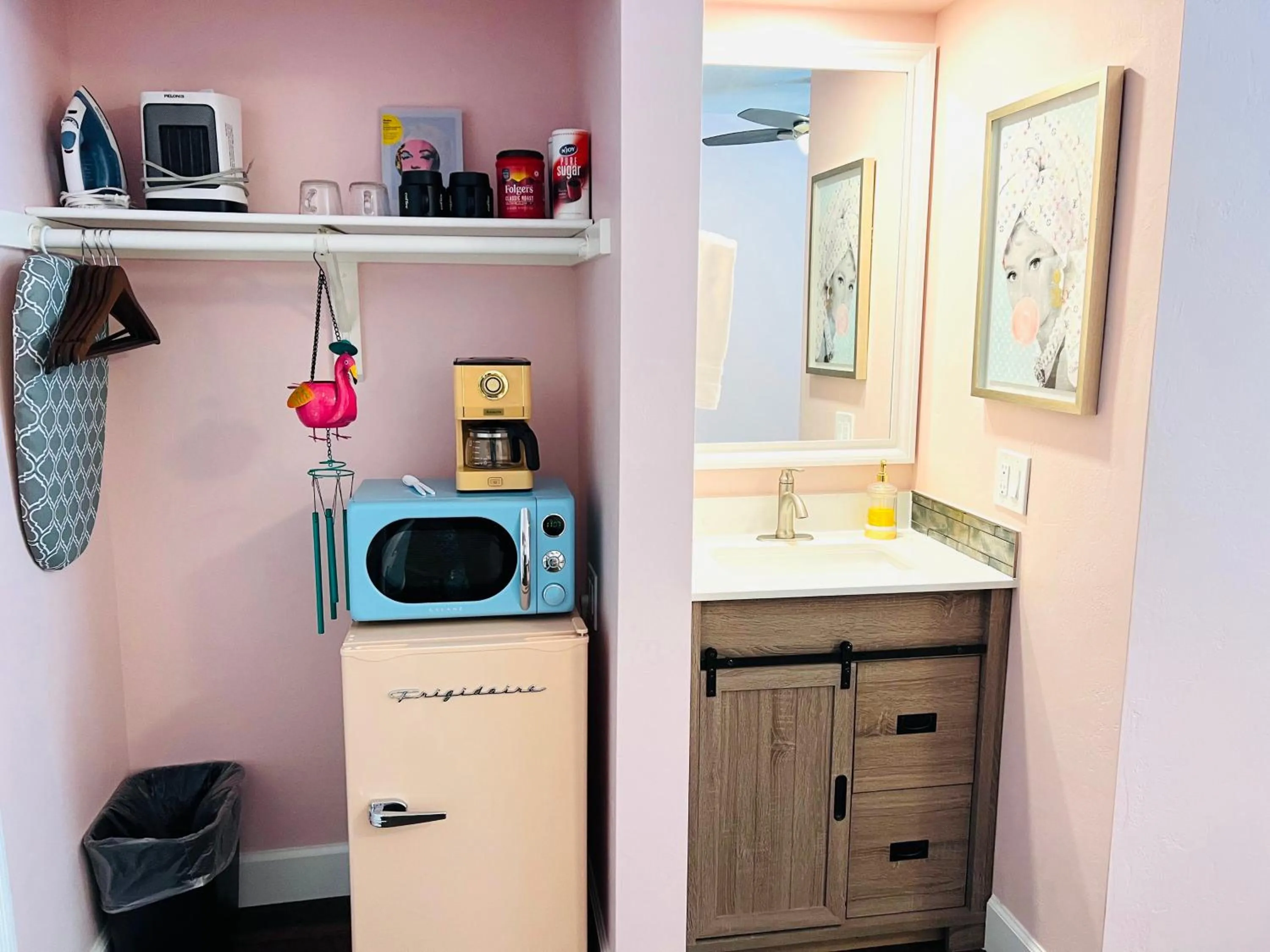 Kitchen or kitchenette in Somerset Hotel