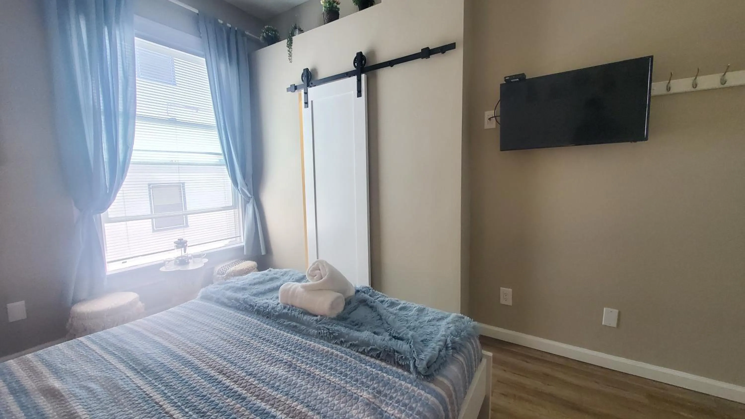 TV and multimedia in Somerset Hotel