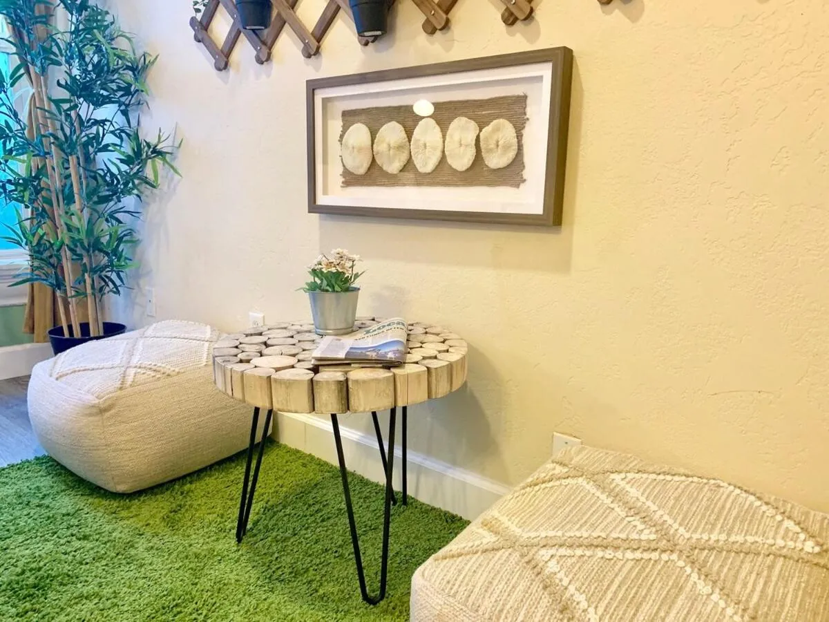 Decorative detail in Somerset Hotel