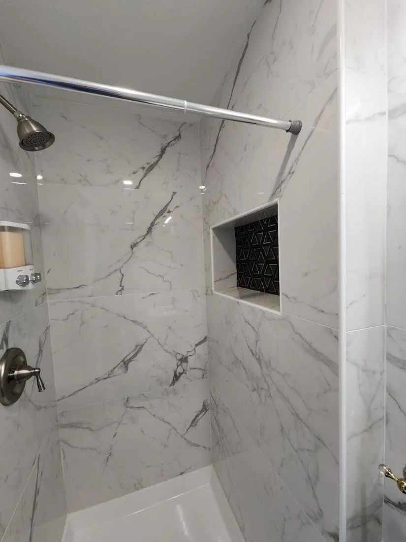 Shower in Somerset Hotel