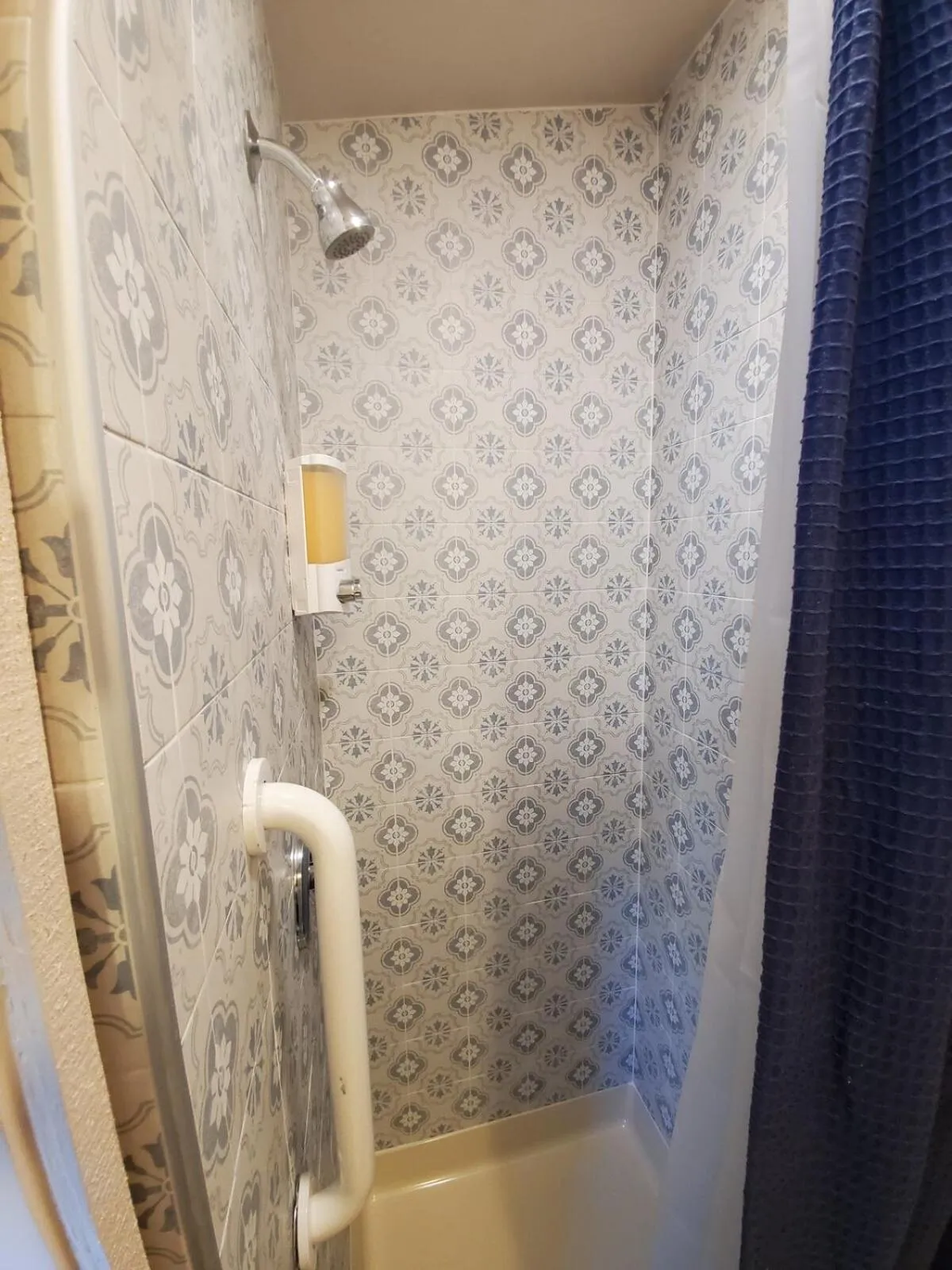 Shower in Somerset Hotel