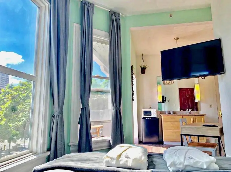 TV and multimedia in Somerset Hotel