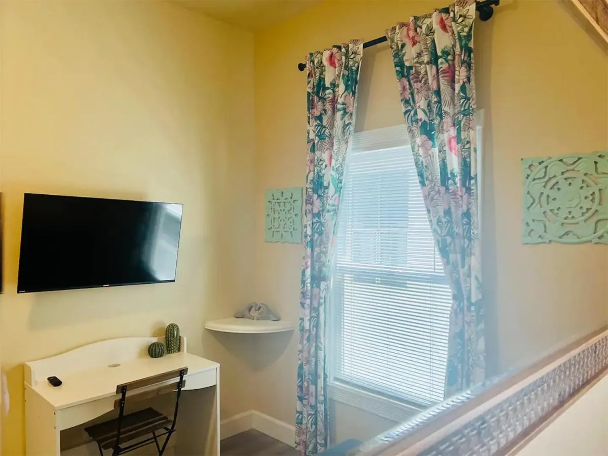 TV and multimedia in Somerset Hotel