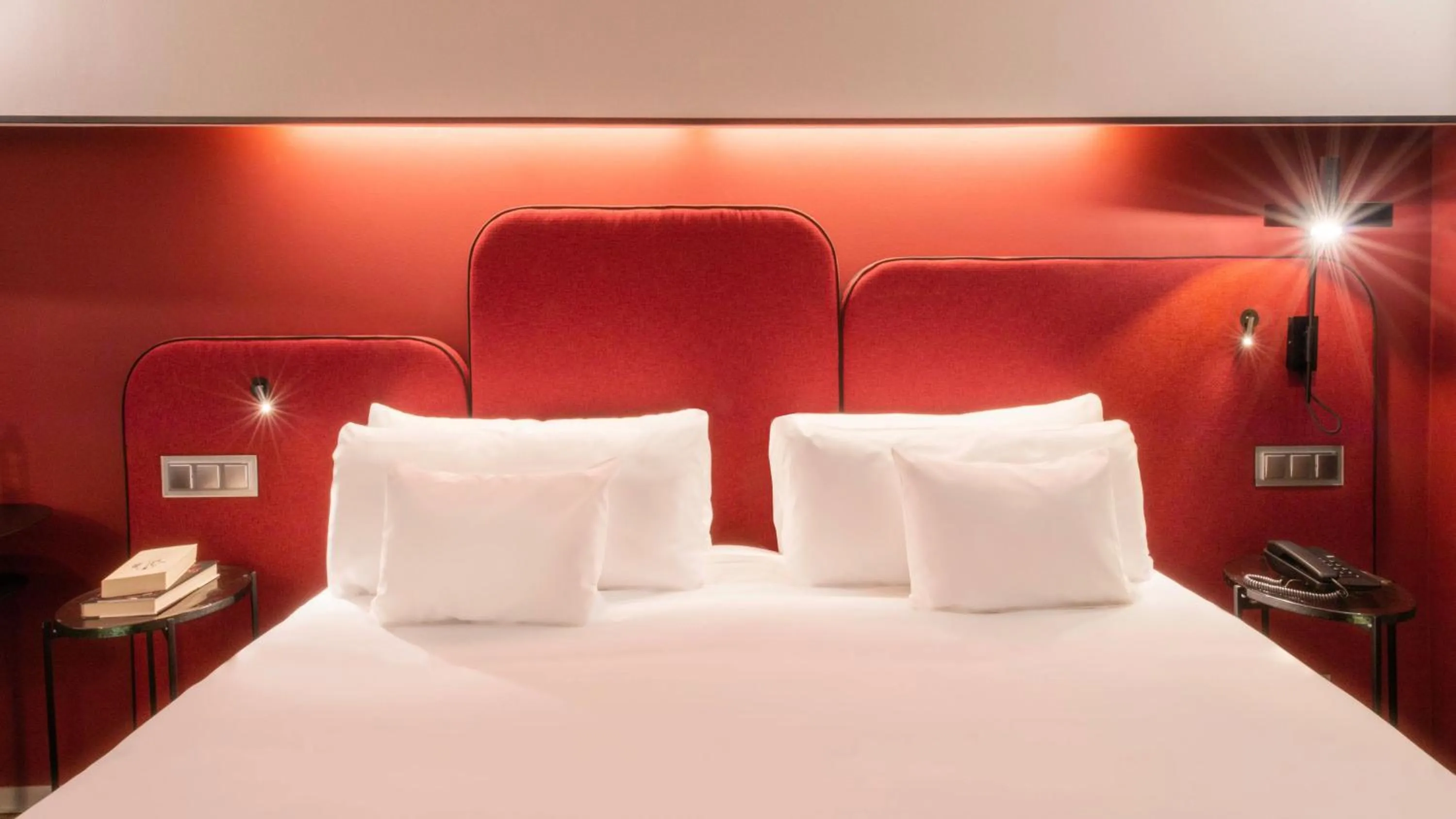 Photo of the whole room, Bed in Hotel Indigo Barcelona Plaza Espana by IHG