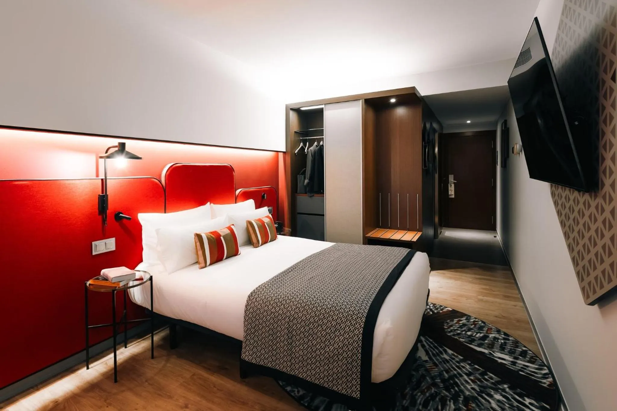 Photo of the whole room, Bed in Hotel Indigo Barcelona Plaza Espana by IHG