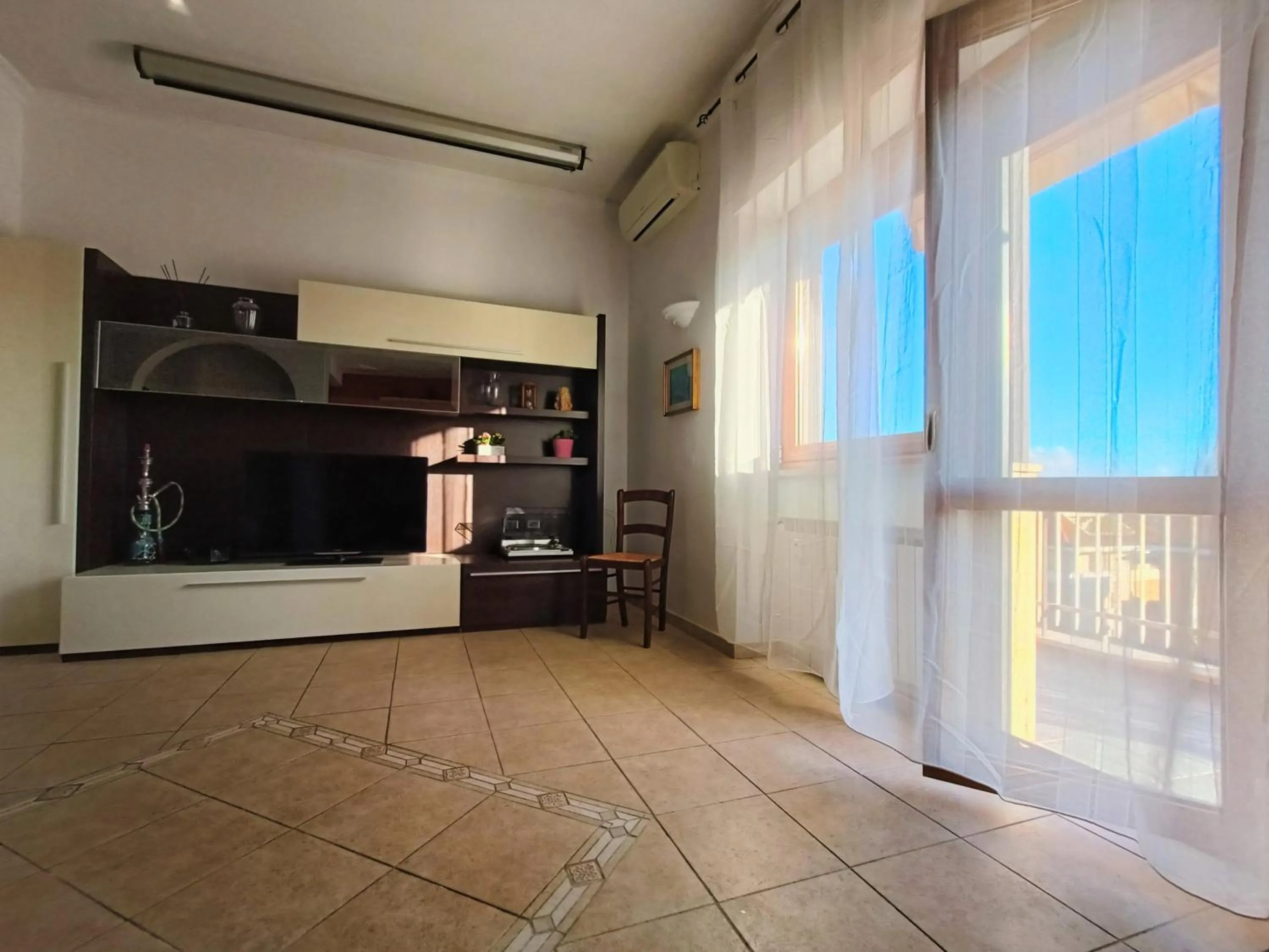 Living room in Avellini - Delightful and Spacious Apartment with terrace - near Metro A Cornelia