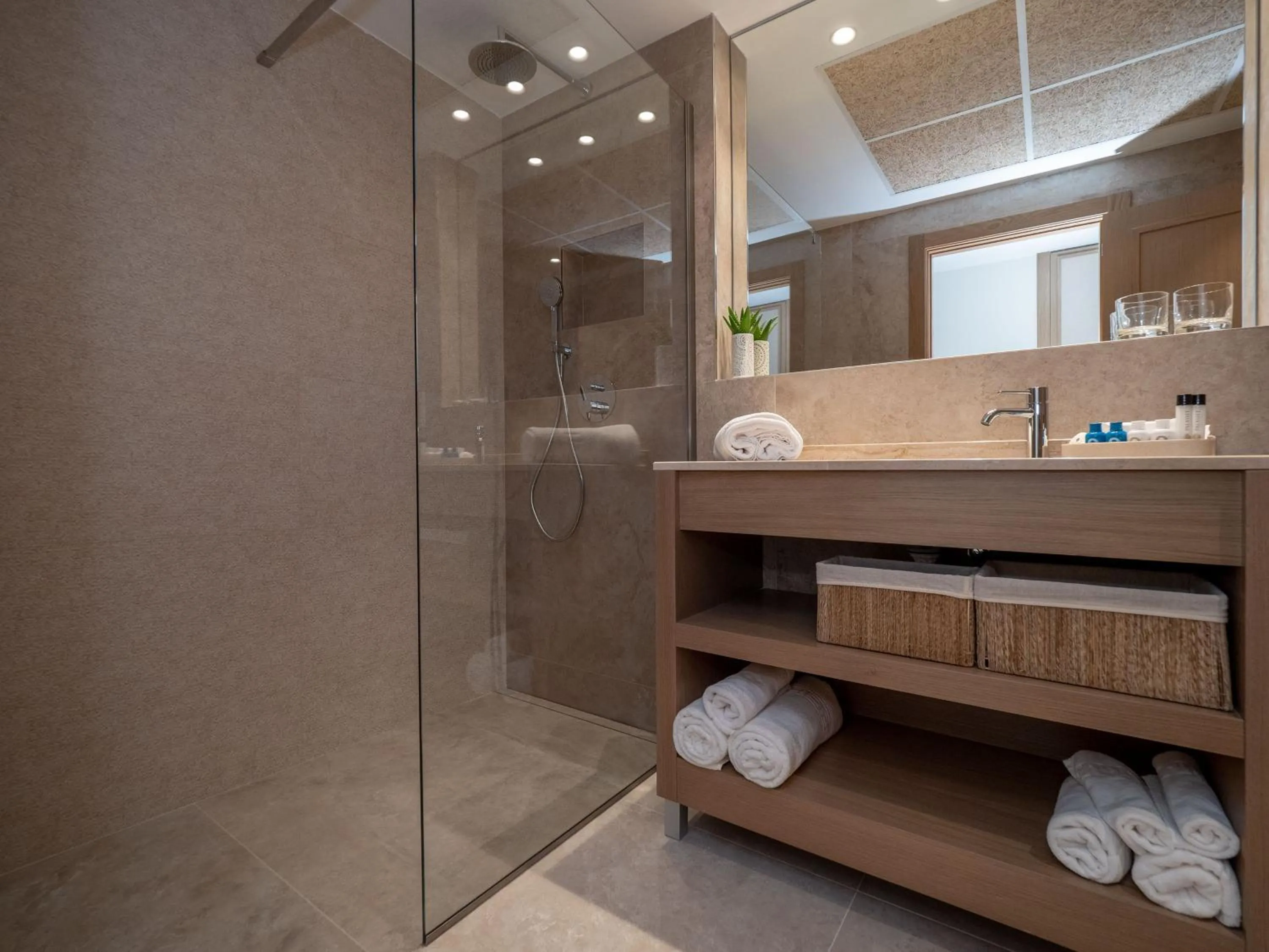 Bathroom in PALASIET Wellness Clinic&Thalasso 4 SUP