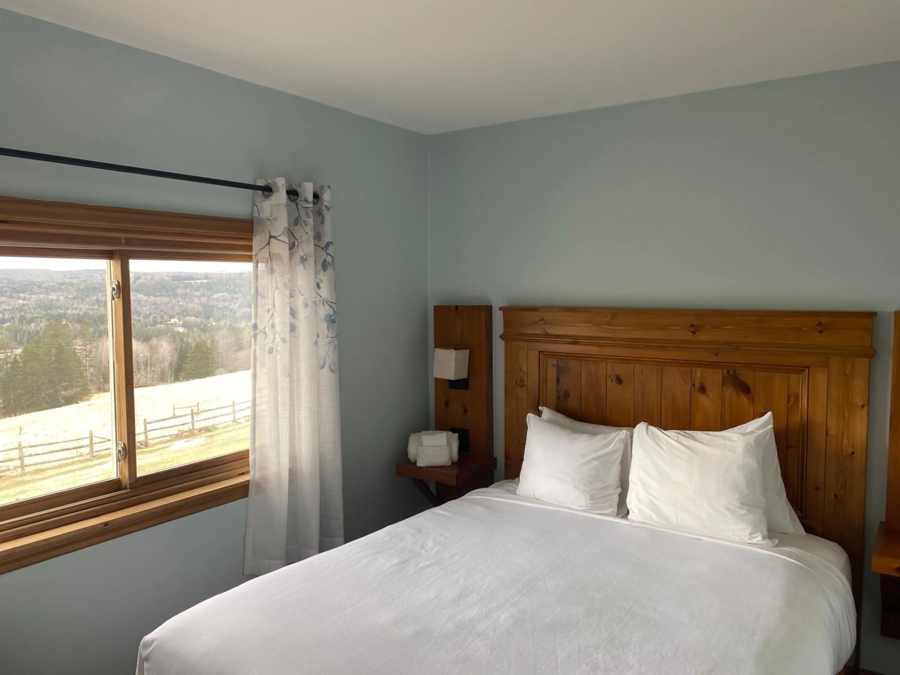 Bedroom, Bed in The Wildflower Inn