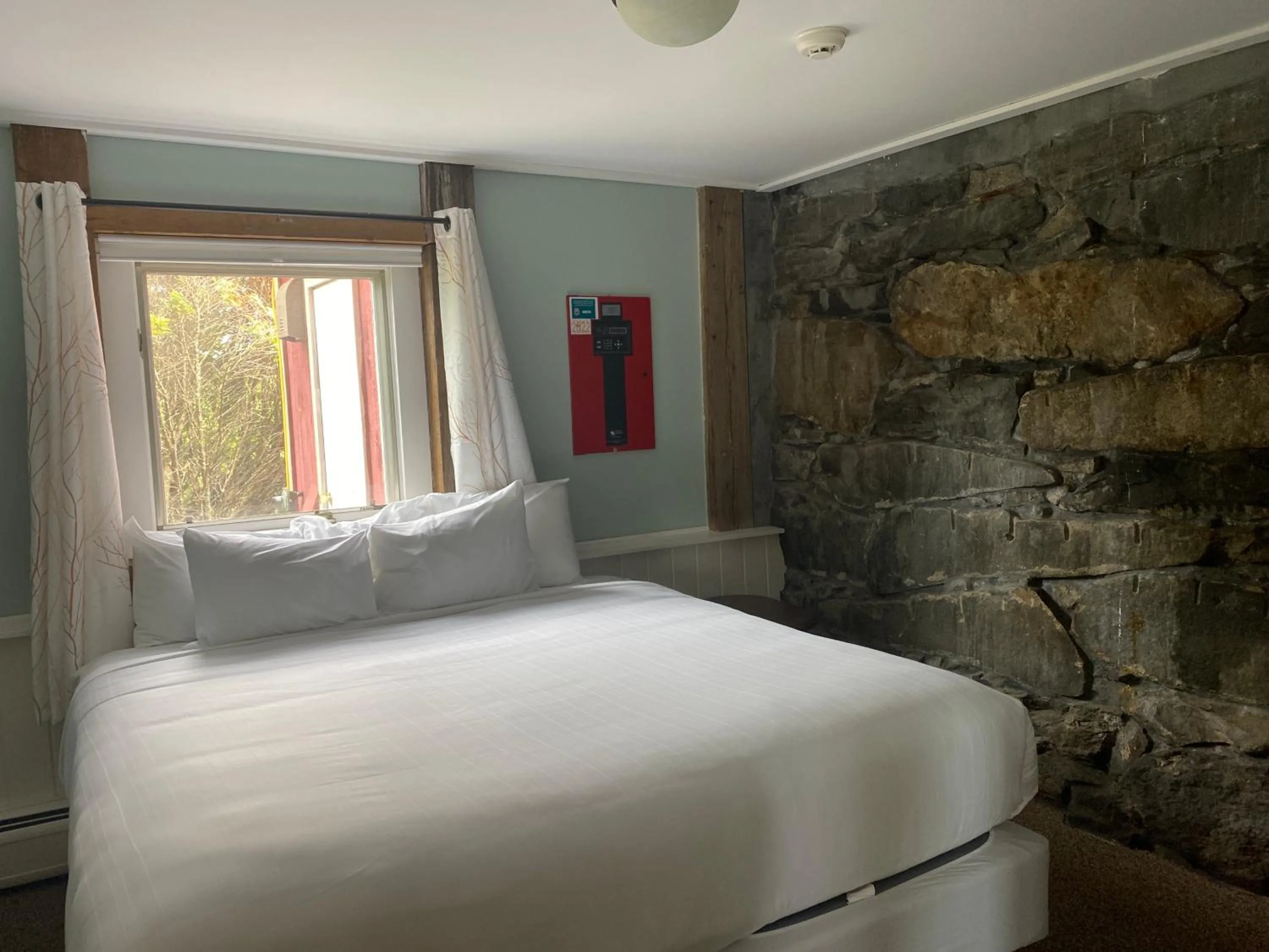 Bedroom, Bed in The Wildflower Inn