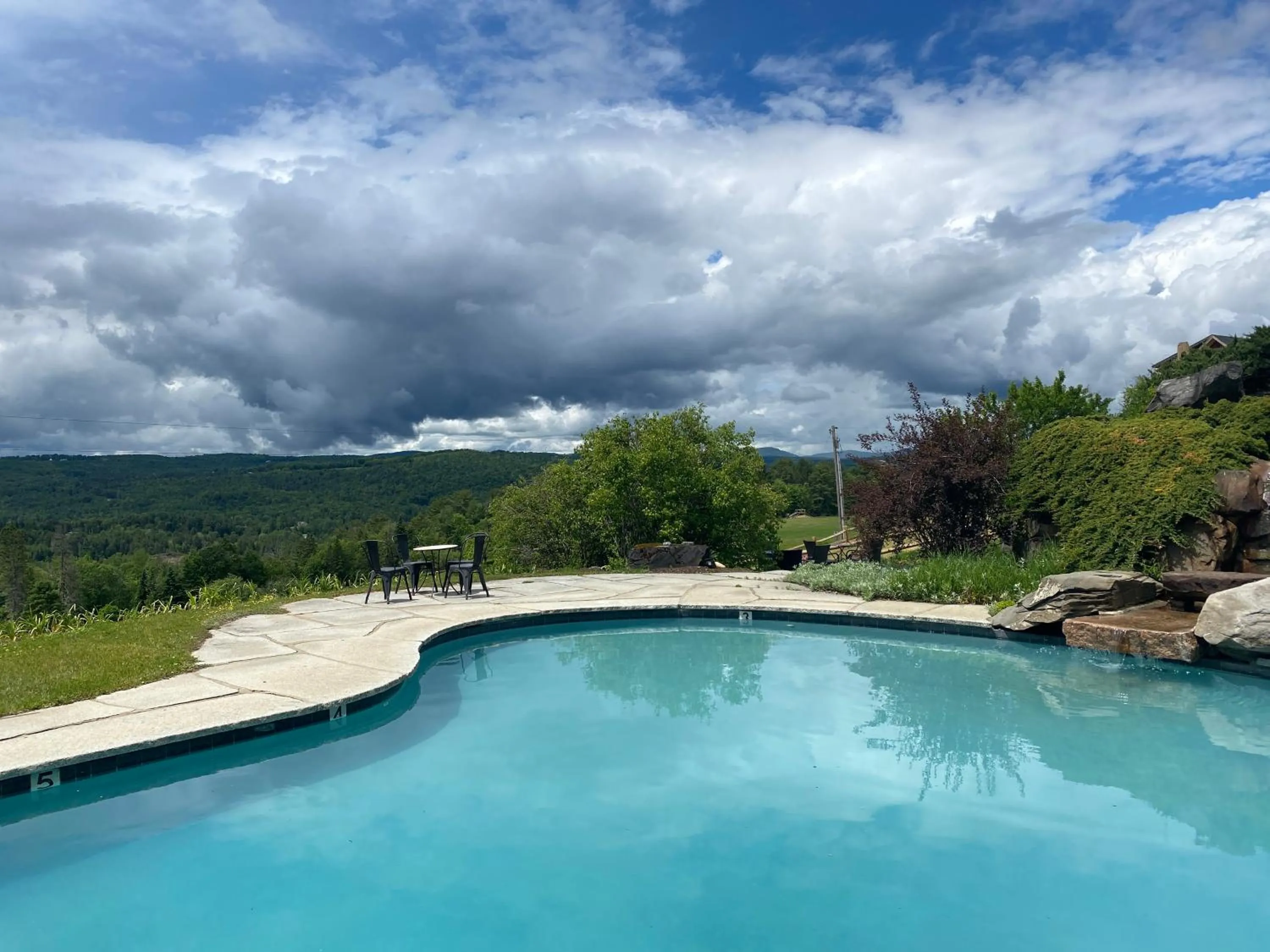 Swimming pool in The Wildflower Inn