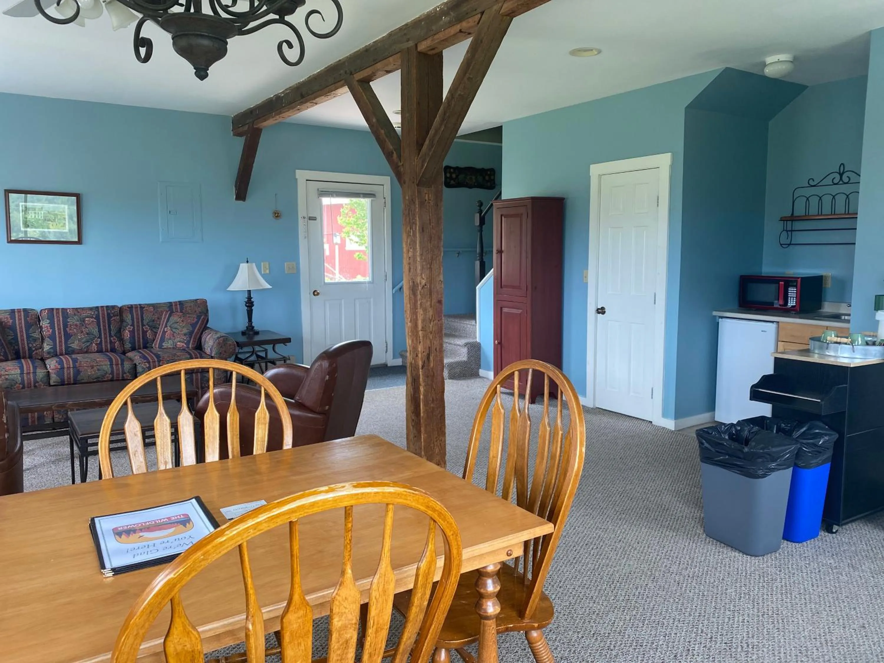 Living room in The Wildflower Inn
