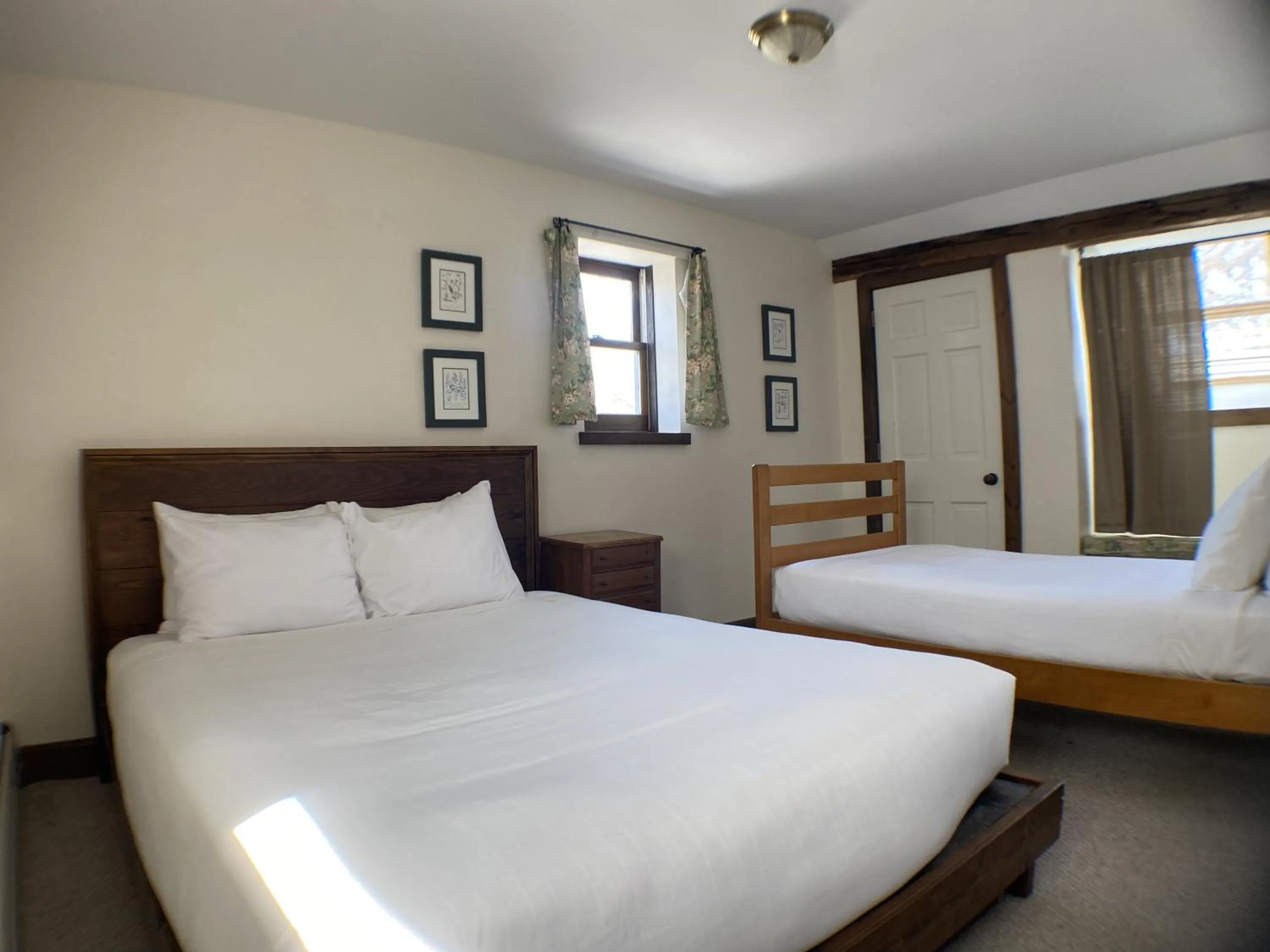 Bedroom, Bed in The Wildflower Inn