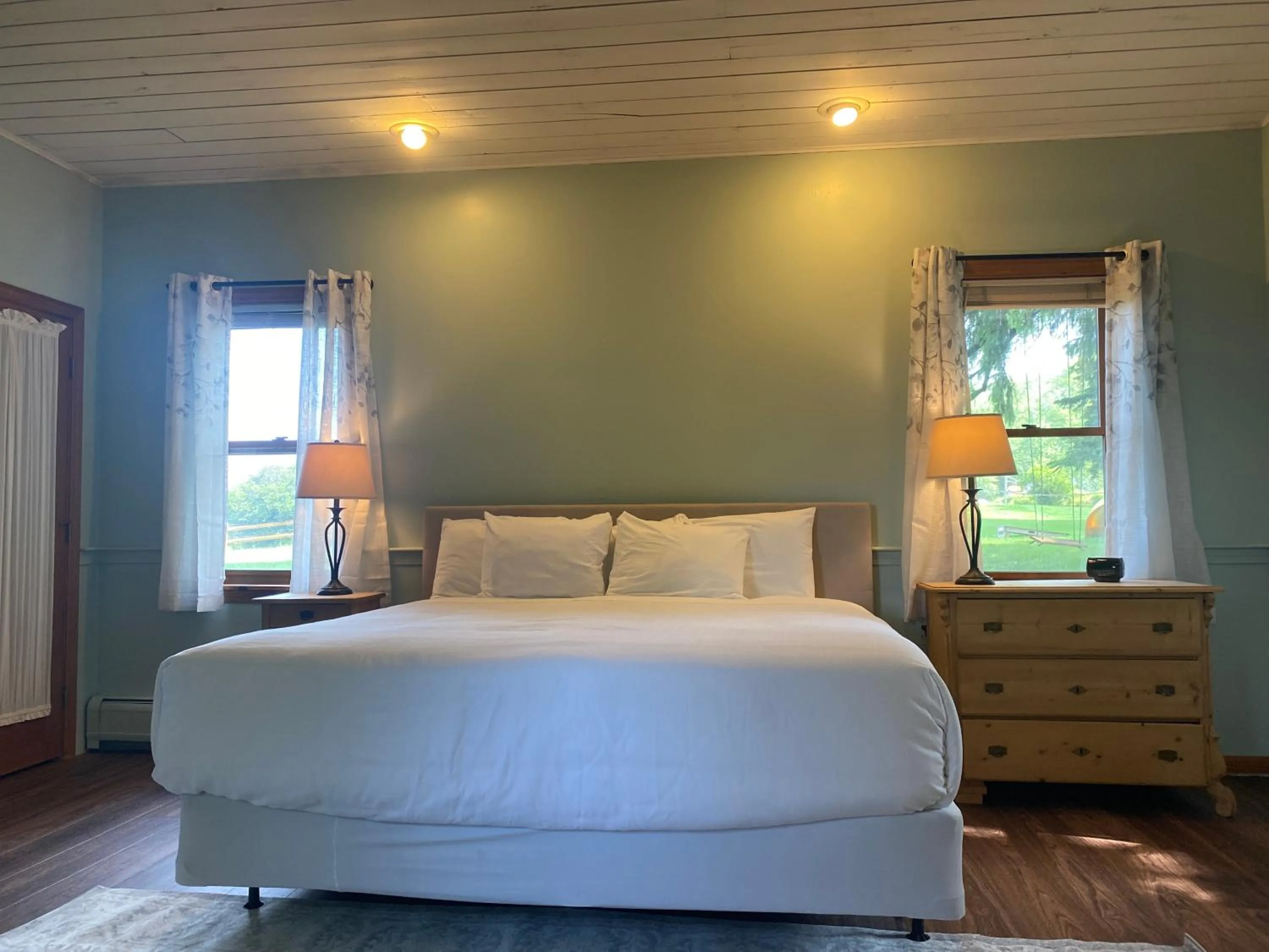 Bedroom, Bed in The Wildflower Inn