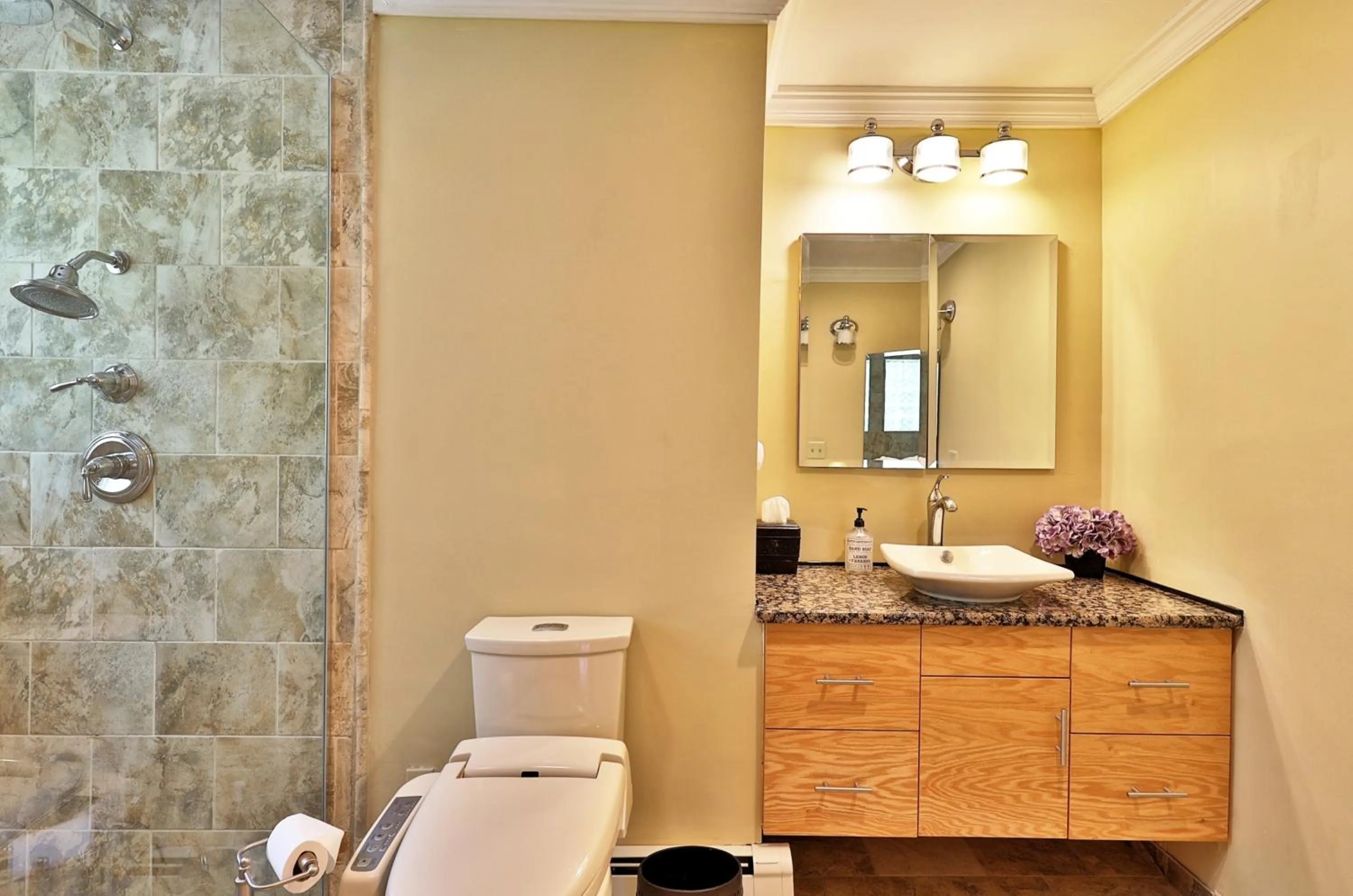 Tanglewood Chalet- 4 BR 4 BA Family Home in Killington, Perfect for Groups home