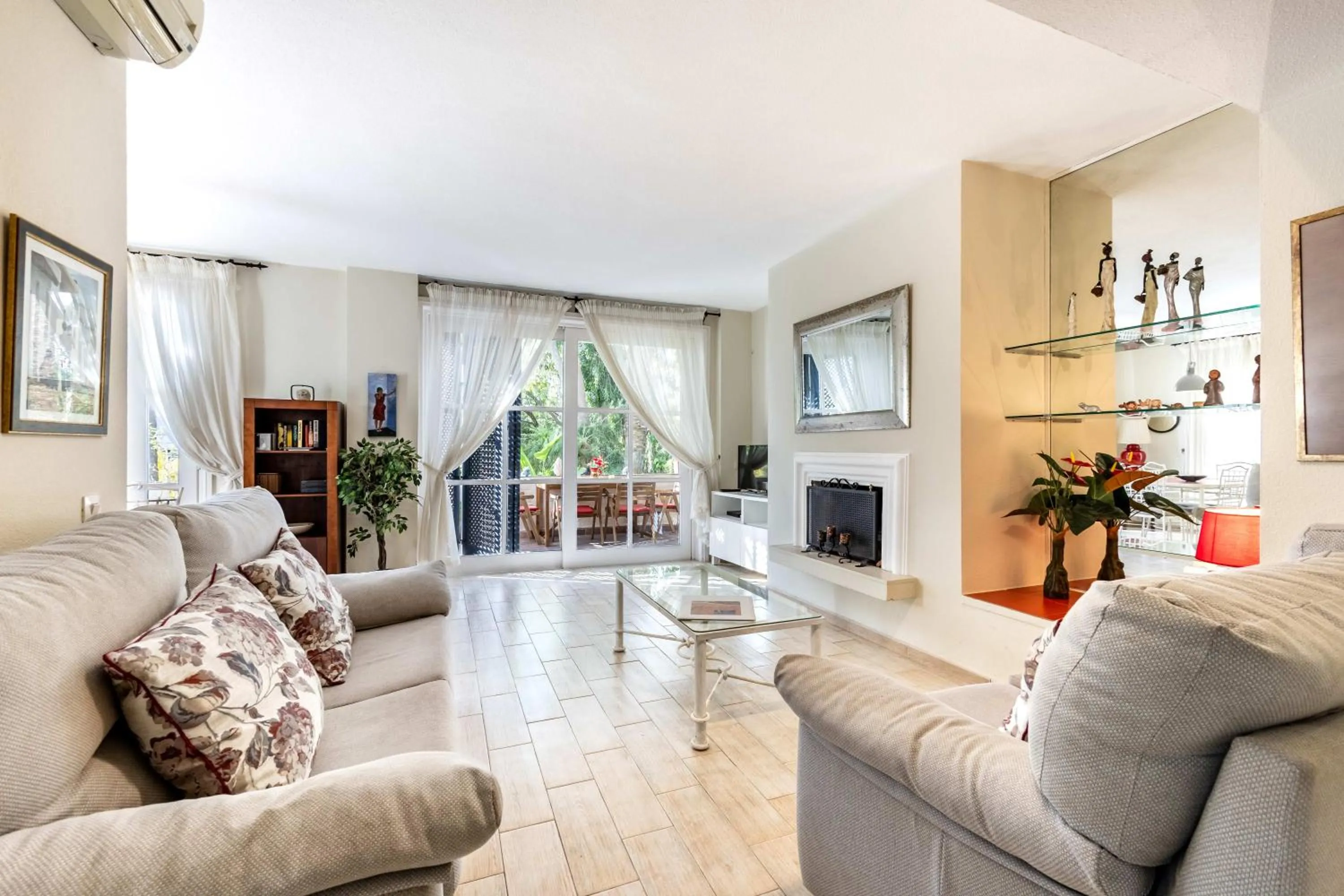 TV and multimedia in Jardines de las Golondrinas