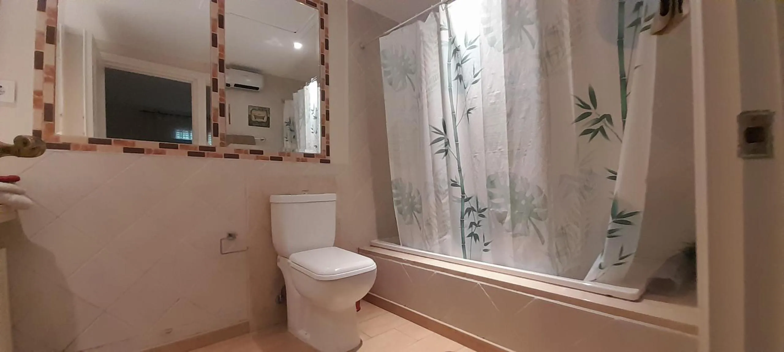 Shower in Jardines de las Golondrinas