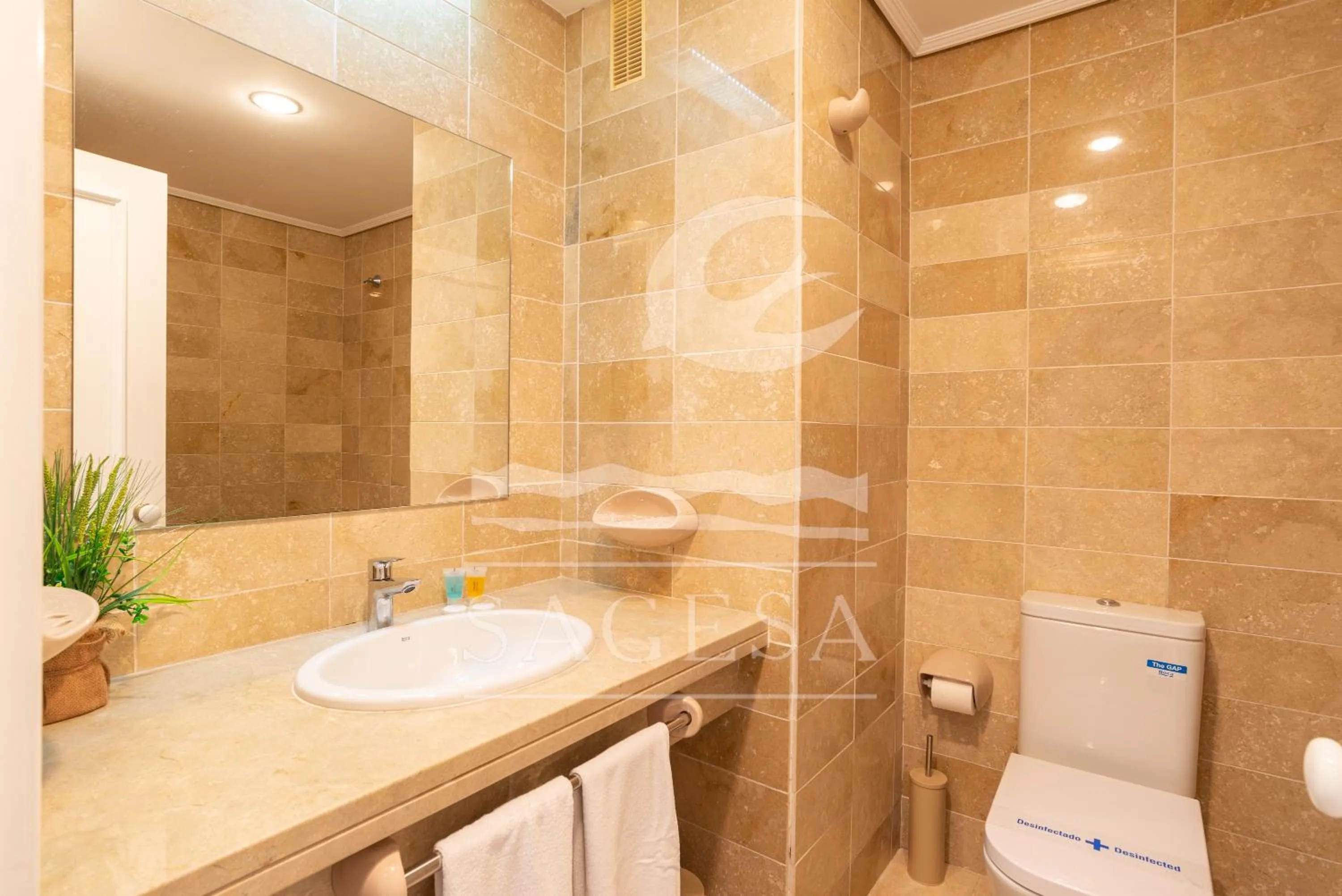 Bathroom in Jardines de las Golondrinas