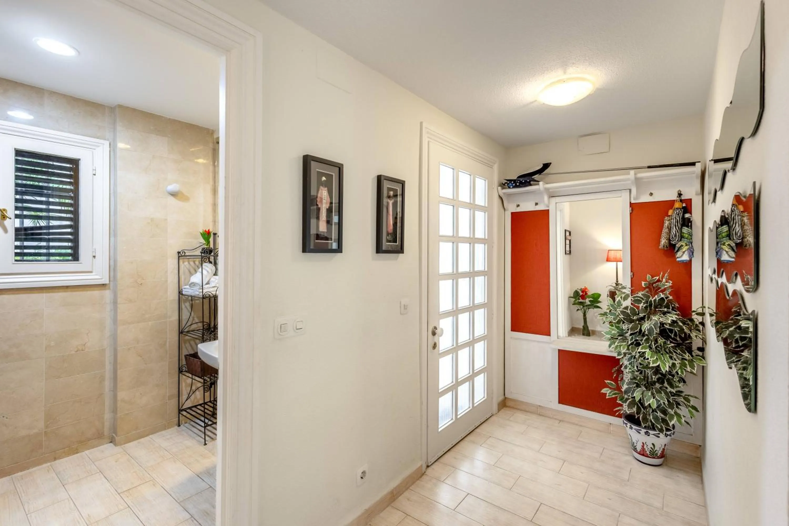 Facade/entrance in Jardines de las Golondrinas