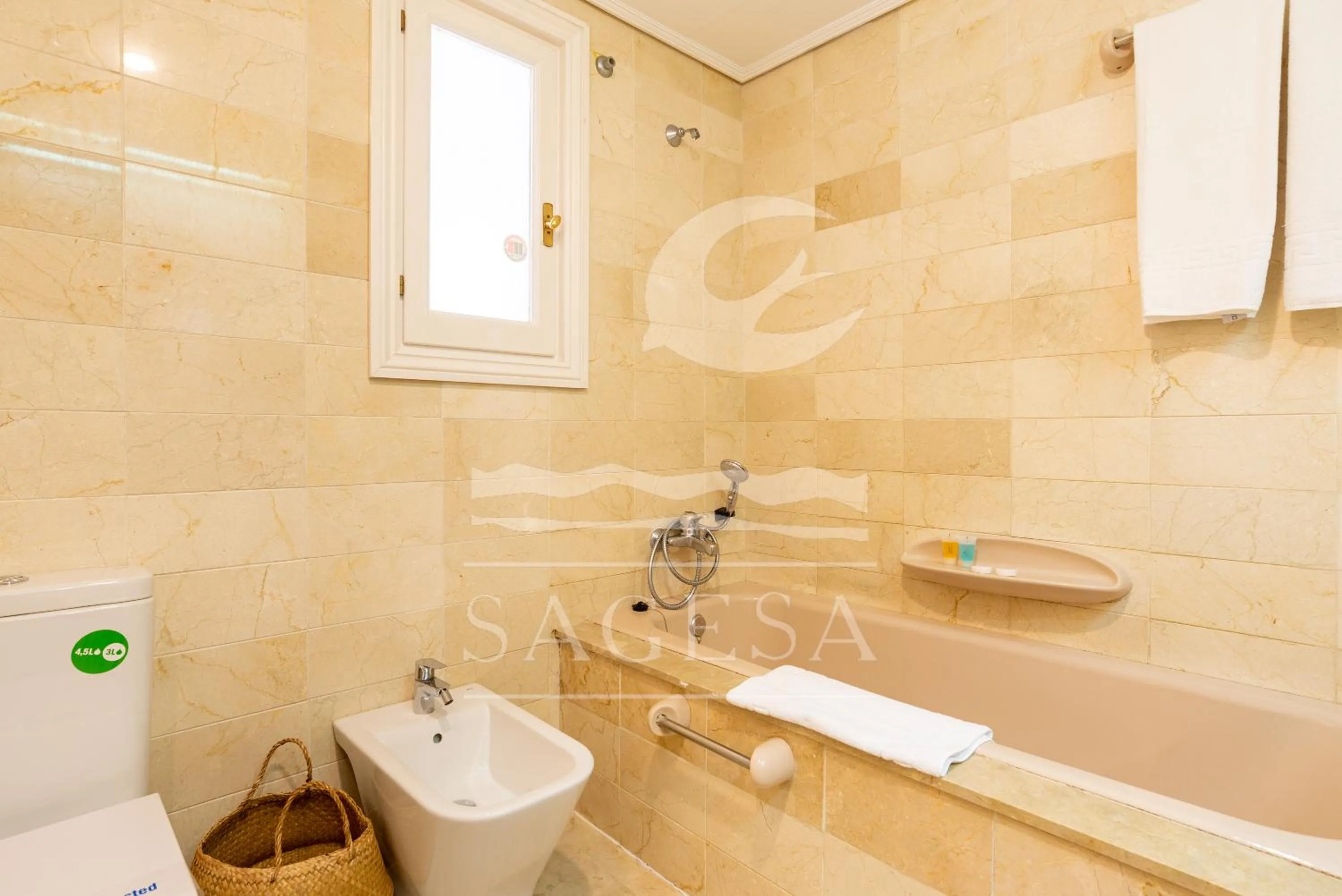 Toilet in Jardines de las Golondrinas