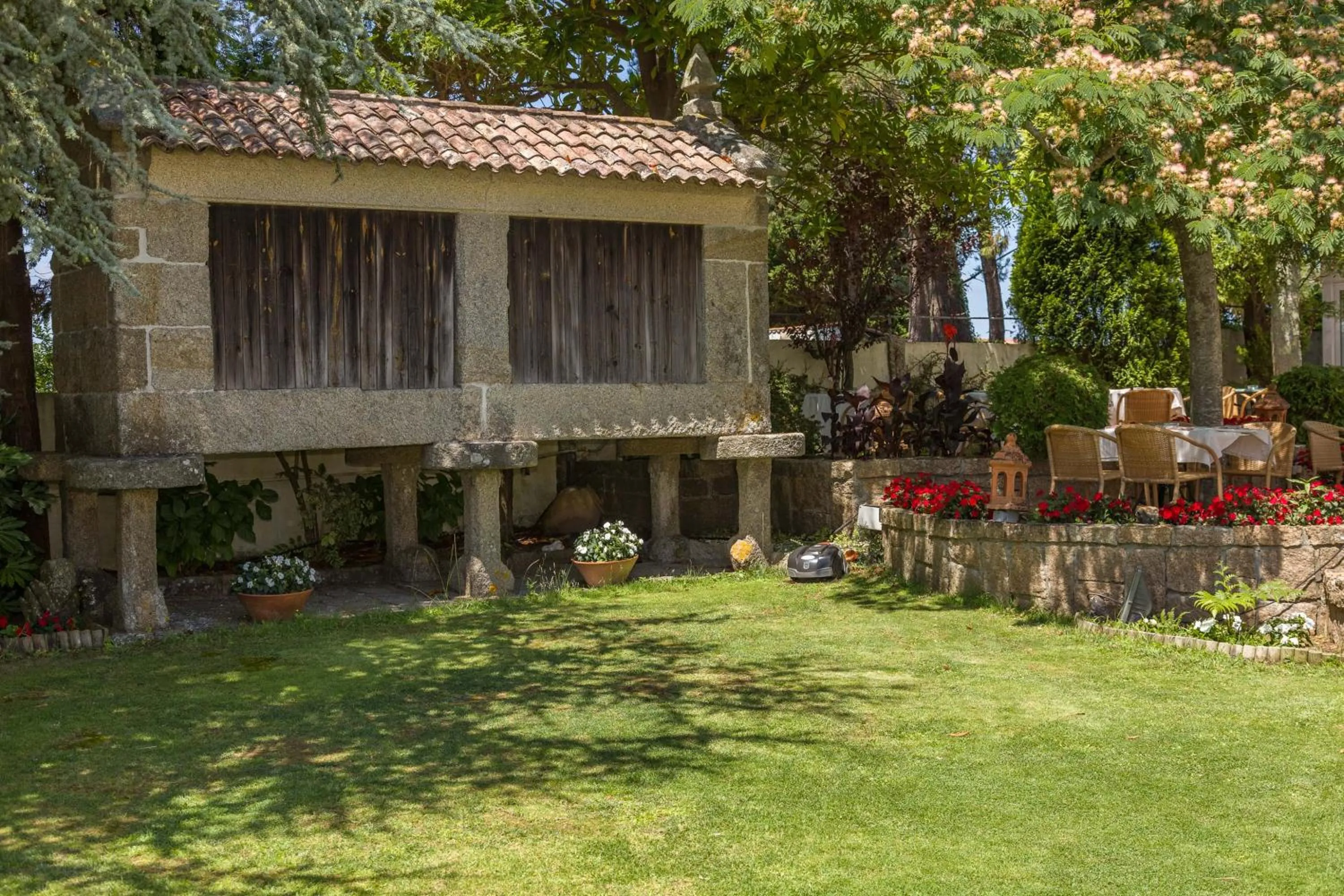 Garden in Hotel Spa Bosque mar