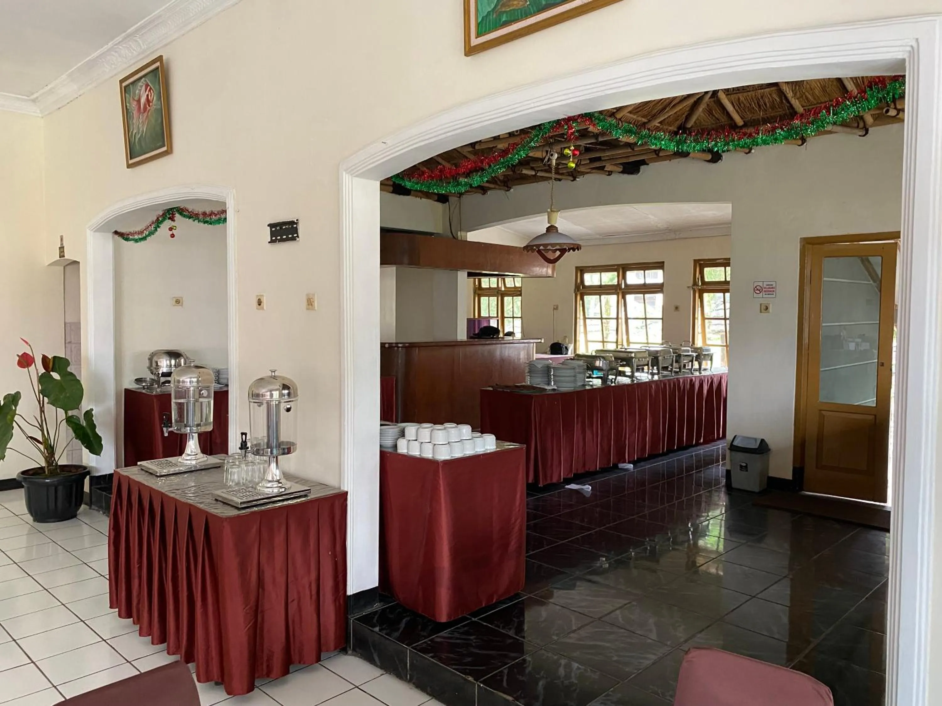 Restaurant/places to eat in Hotel Puspa Sari