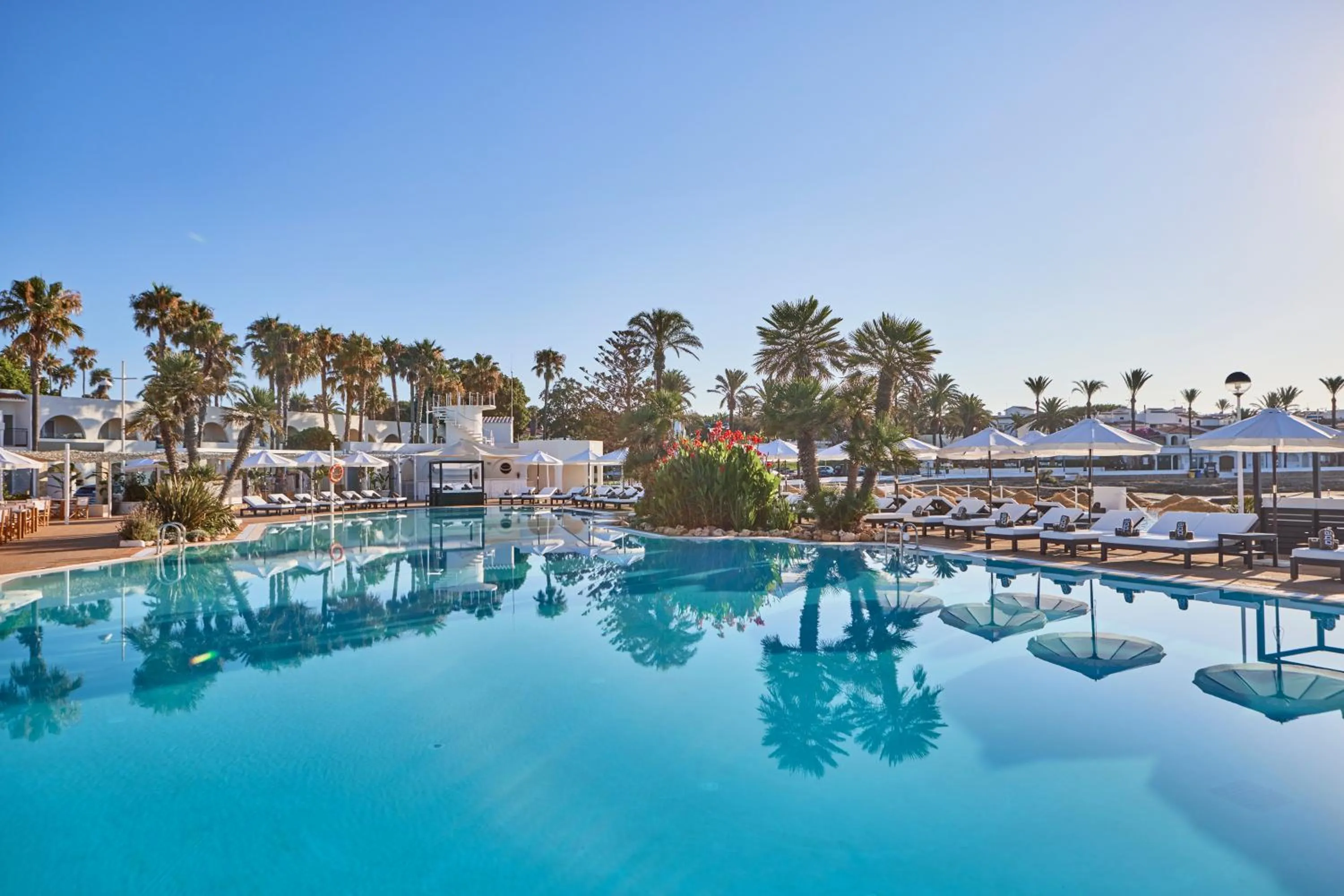 Swimming pool in AluaSoul Menorca - Adults Only