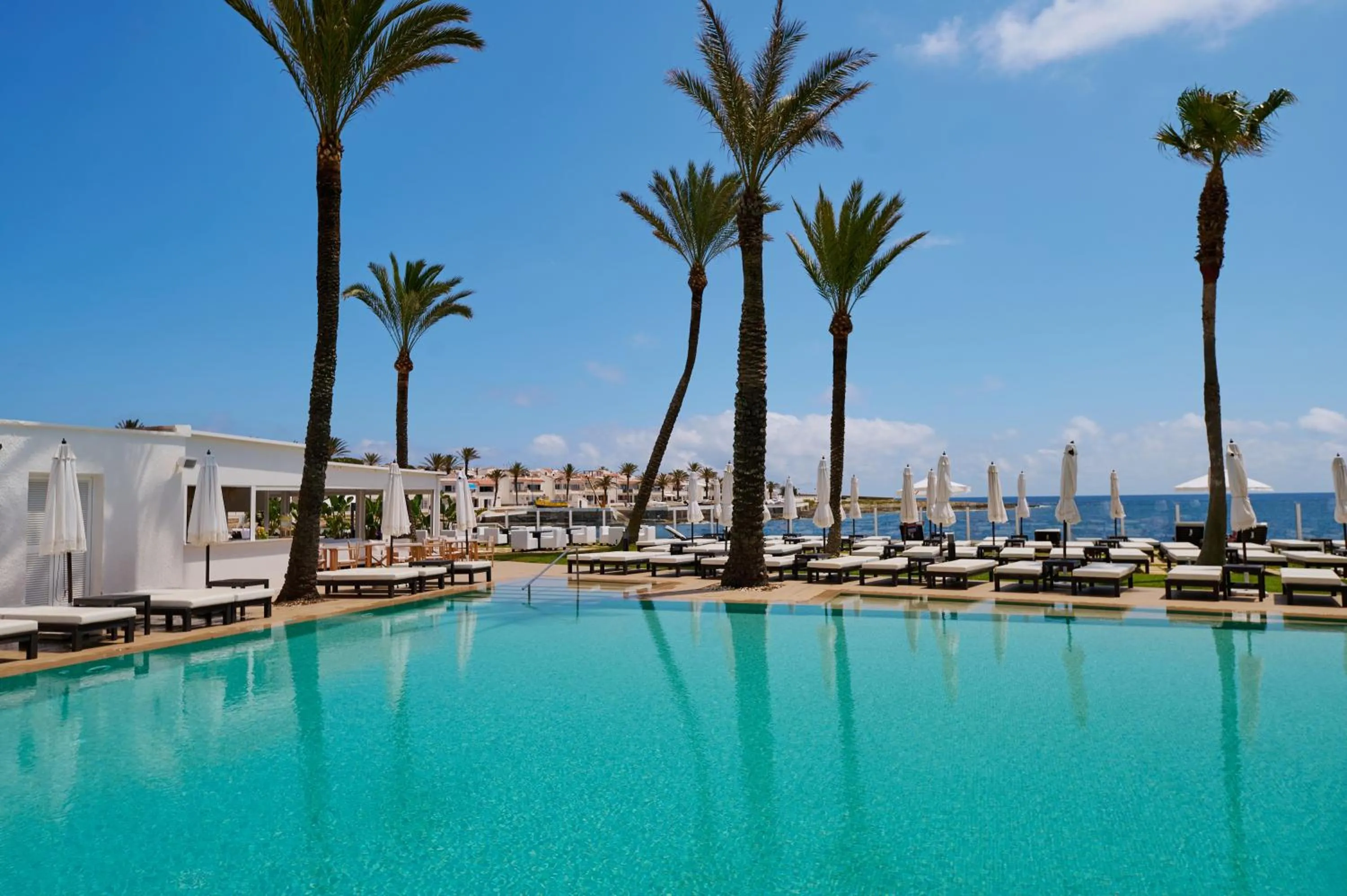 Swimming pool in AluaSoul Menorca - Adults Only