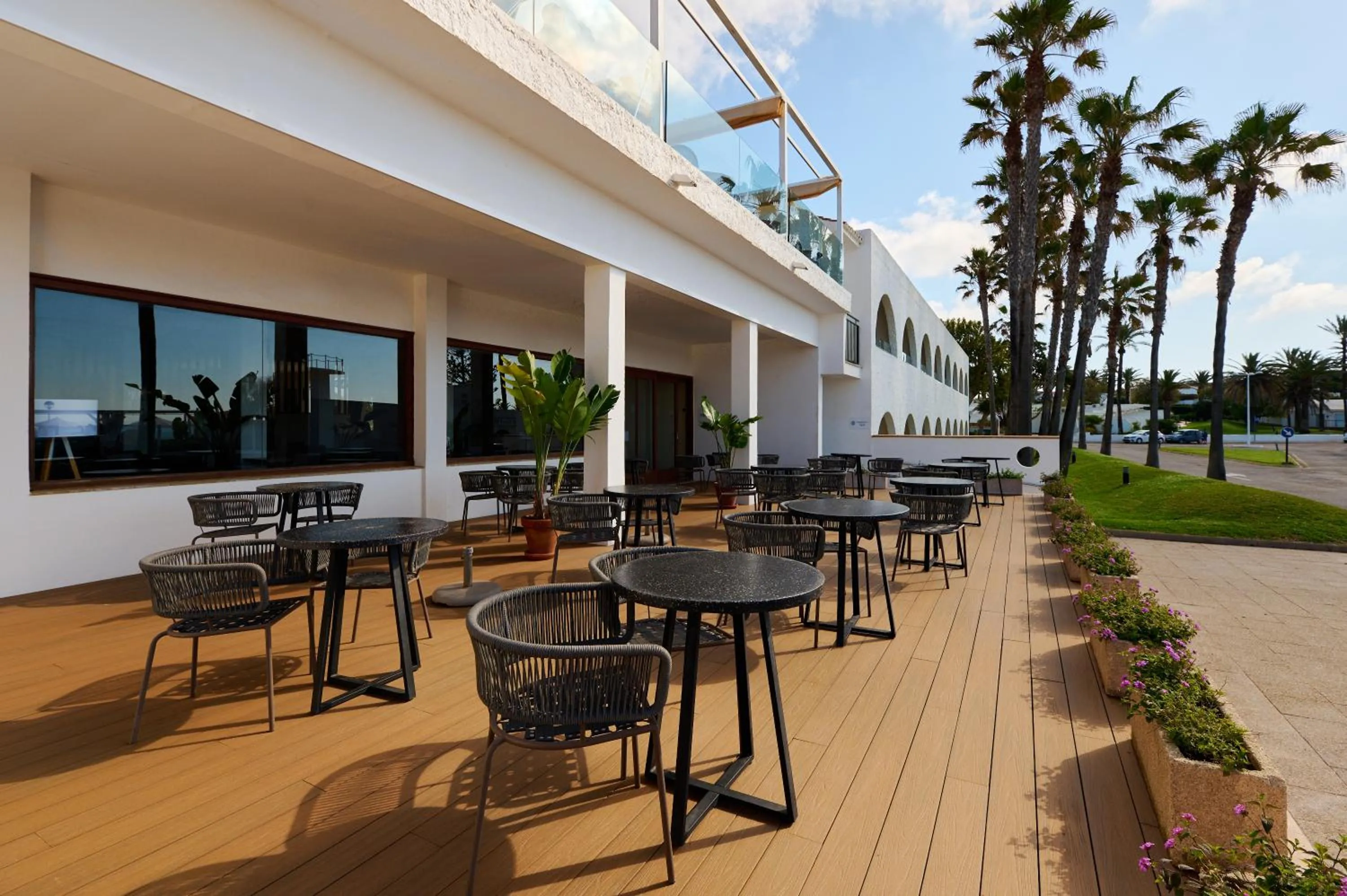 Lounge or bar in AluaSoul Menorca - Adults Only