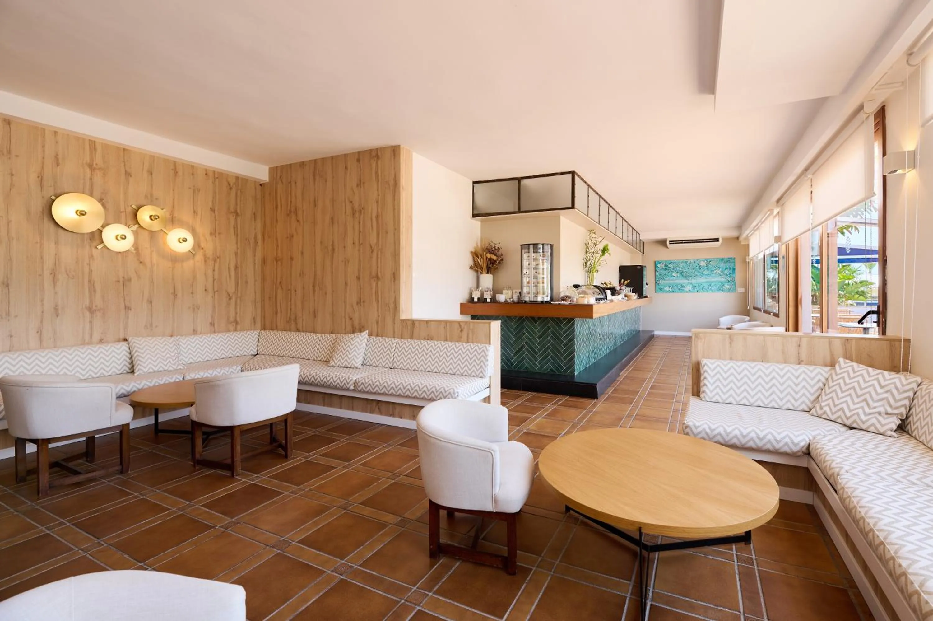 Lounge or bar in AluaSoul Menorca - Adults Only