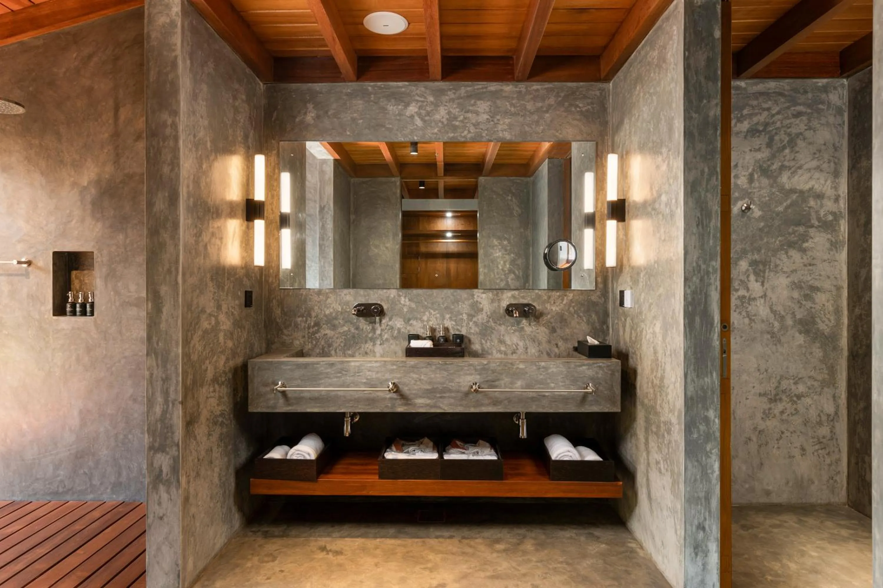 Bathroom, Bed in Villa Thamburu, Bentota